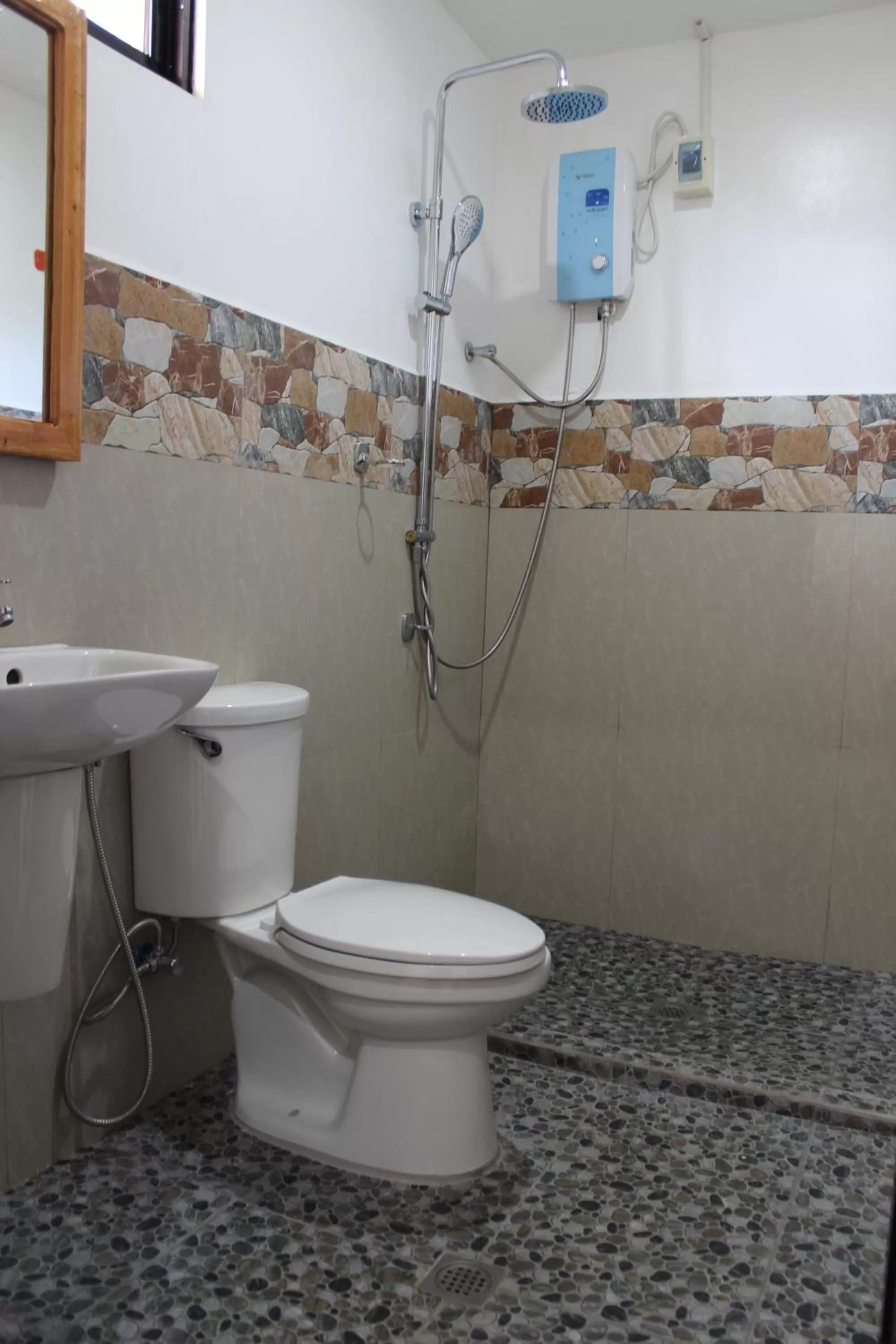 Shower in Aloha Seaside Resort