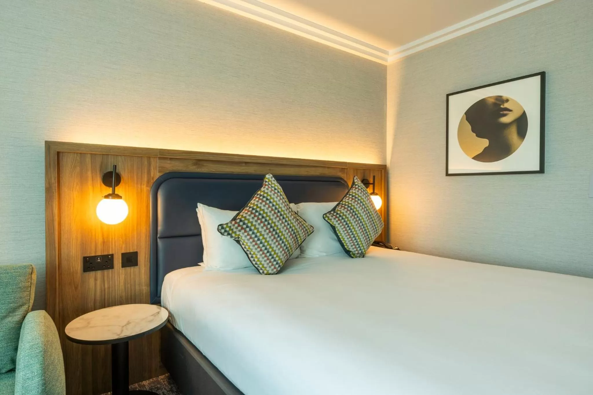 Photo of the whole room, Bed in Crowne Plaza Birmingham NEC by IHG