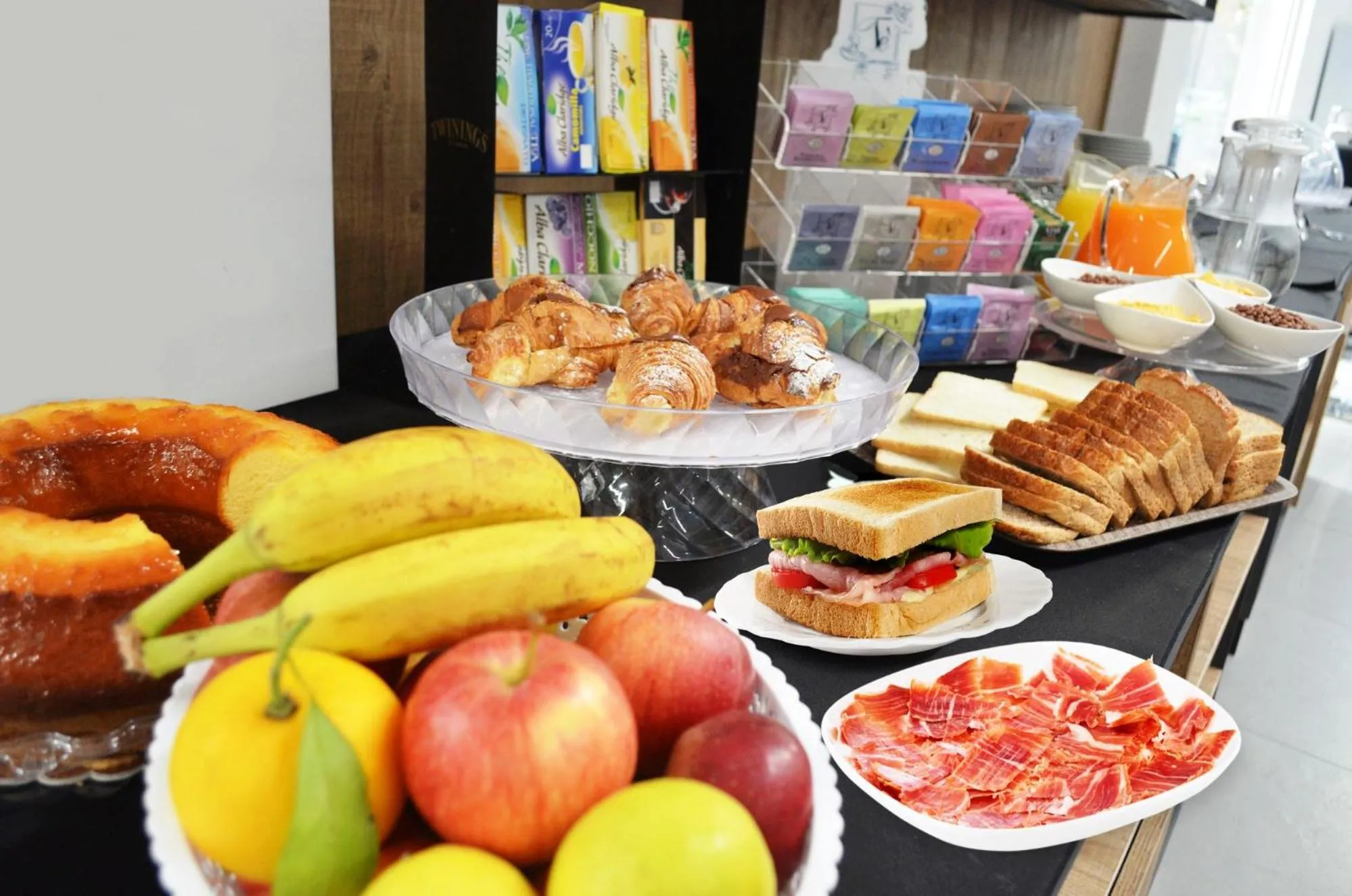 Breakfast in Ecumano Space