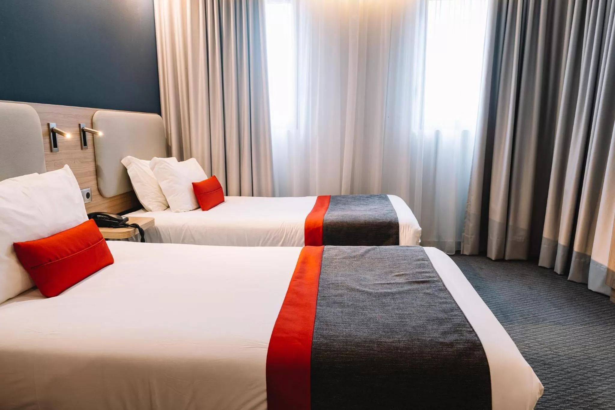 Photo of the whole room, Bed in Holiday Inn Express Porto City Centre by IHG