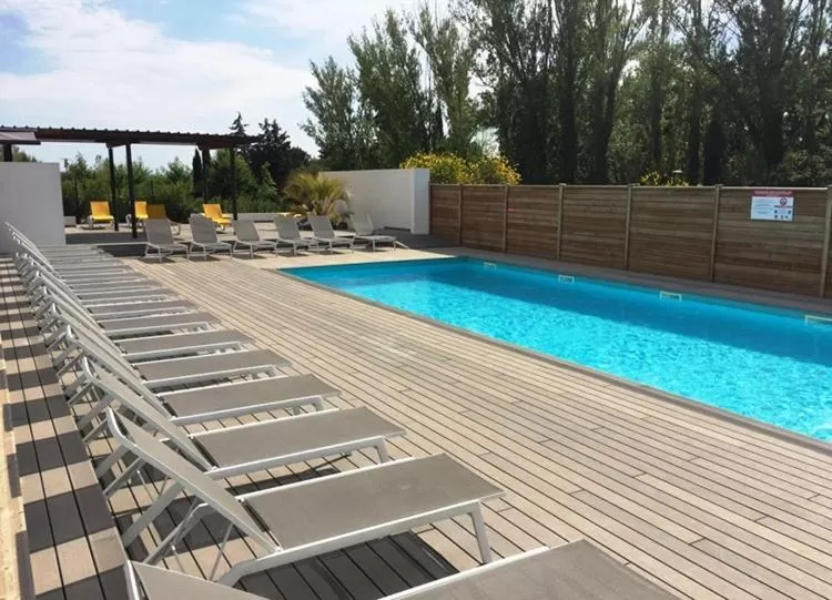 Restaurant/places to eat, Swimming Pool in Les Terrasses D'Aix - Studio avec Grande Terrasse privée
