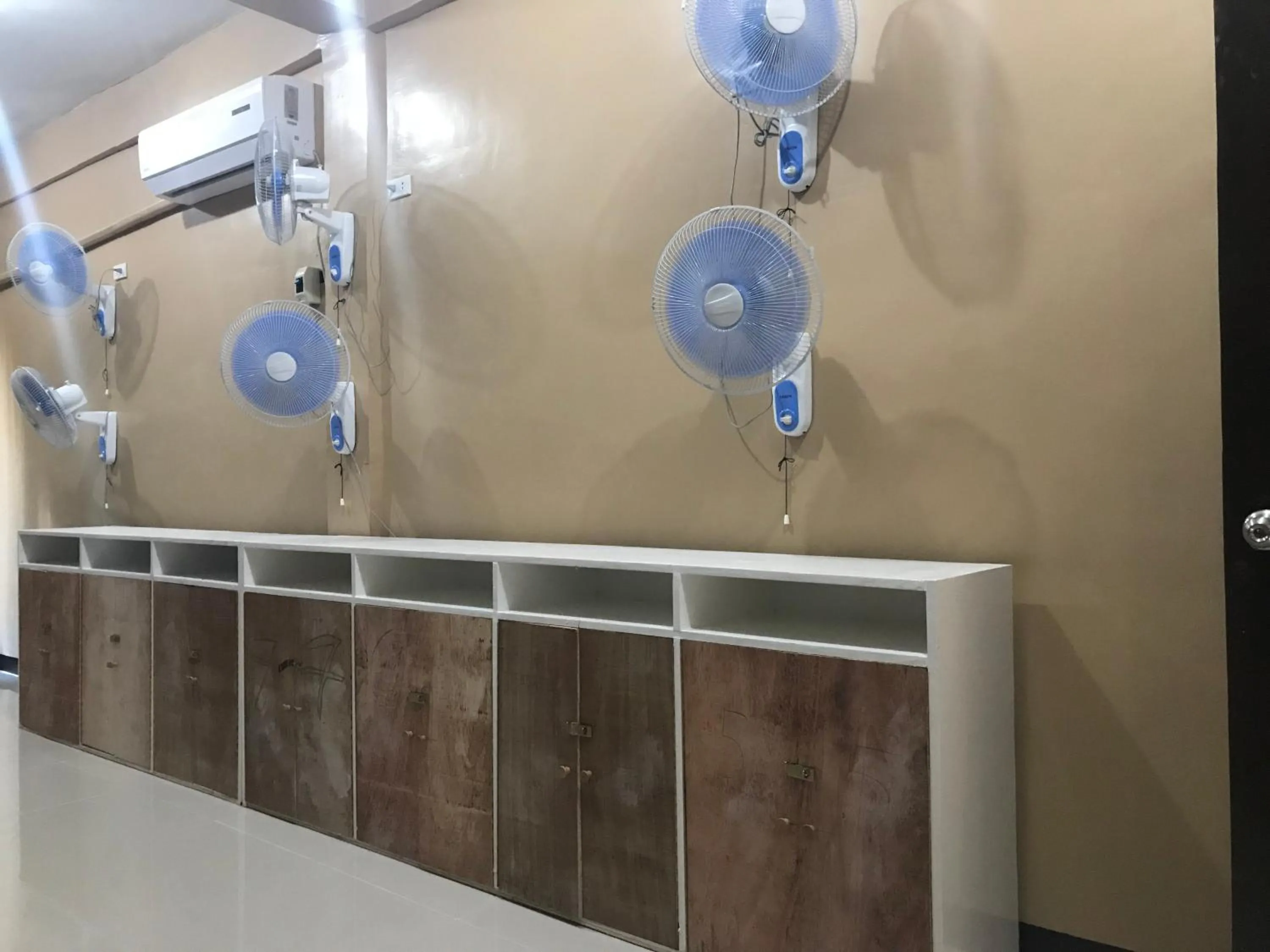 fireplace in Malapascua Budget Inn MBI DIVE CENTER