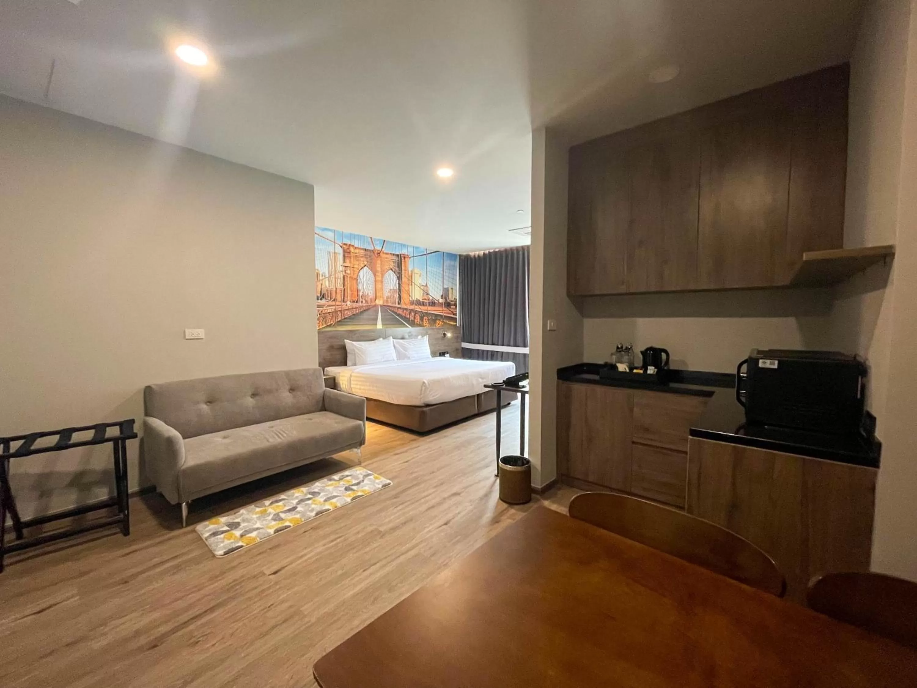 Photo of the whole room, Bed in Manhattan Hotel Bangkok