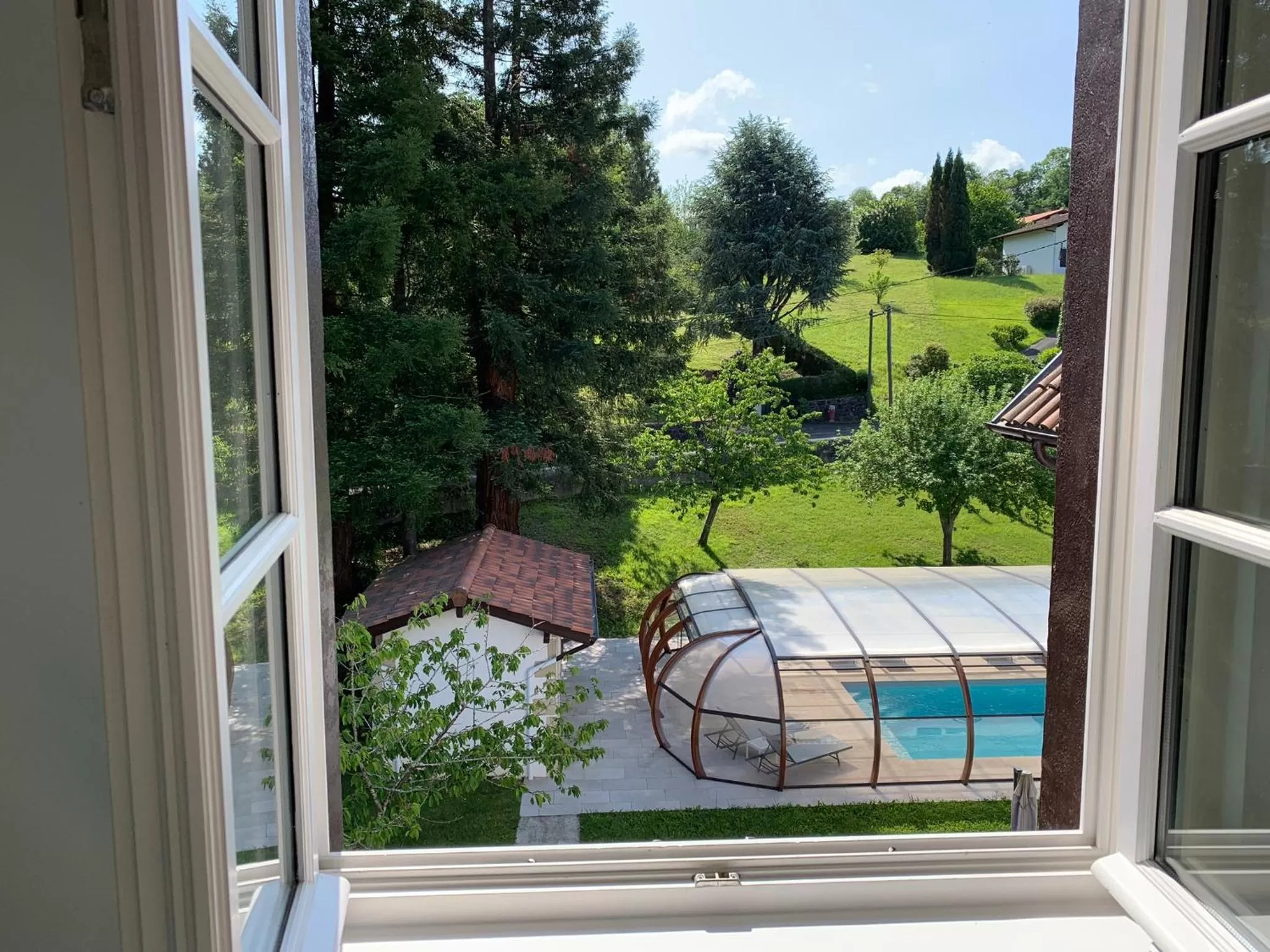 Garden, Pool View in Villa Harriet