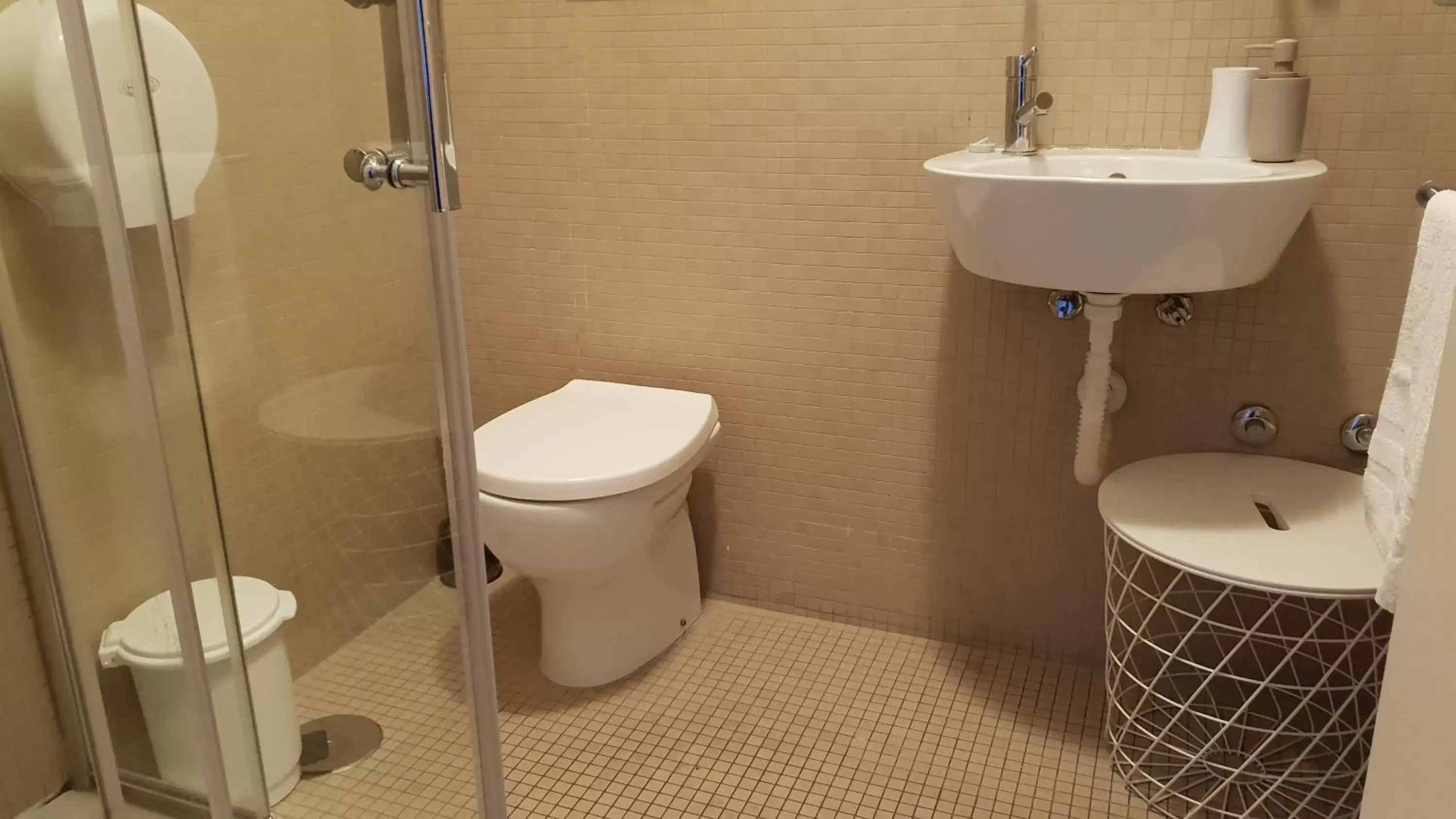 Family Room in 100 Contos Family Room in 100 Contos