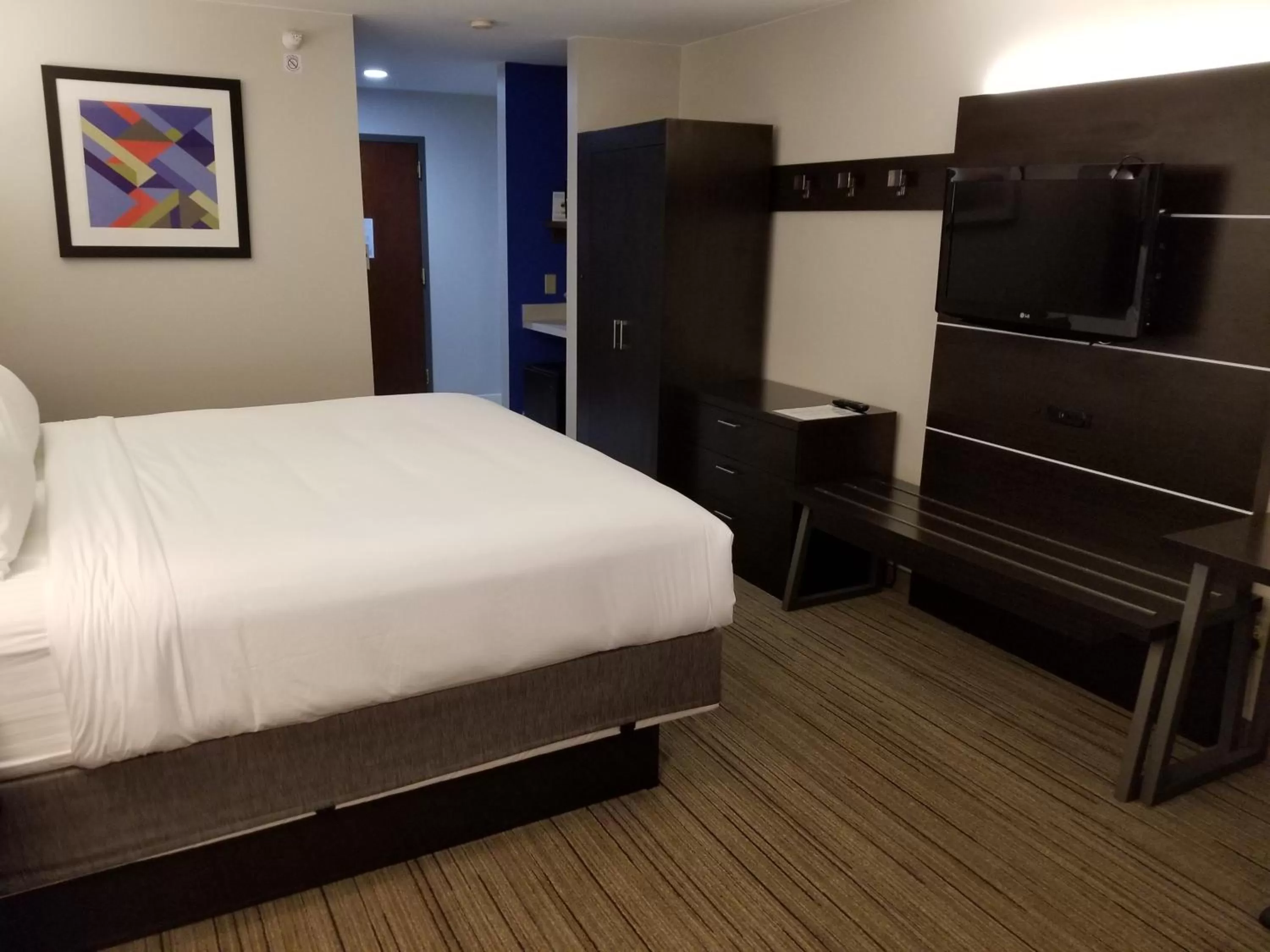 Photo of the whole room, Bed in Holiday Inn Express Birch Run-Frankenmuth Area by IHG