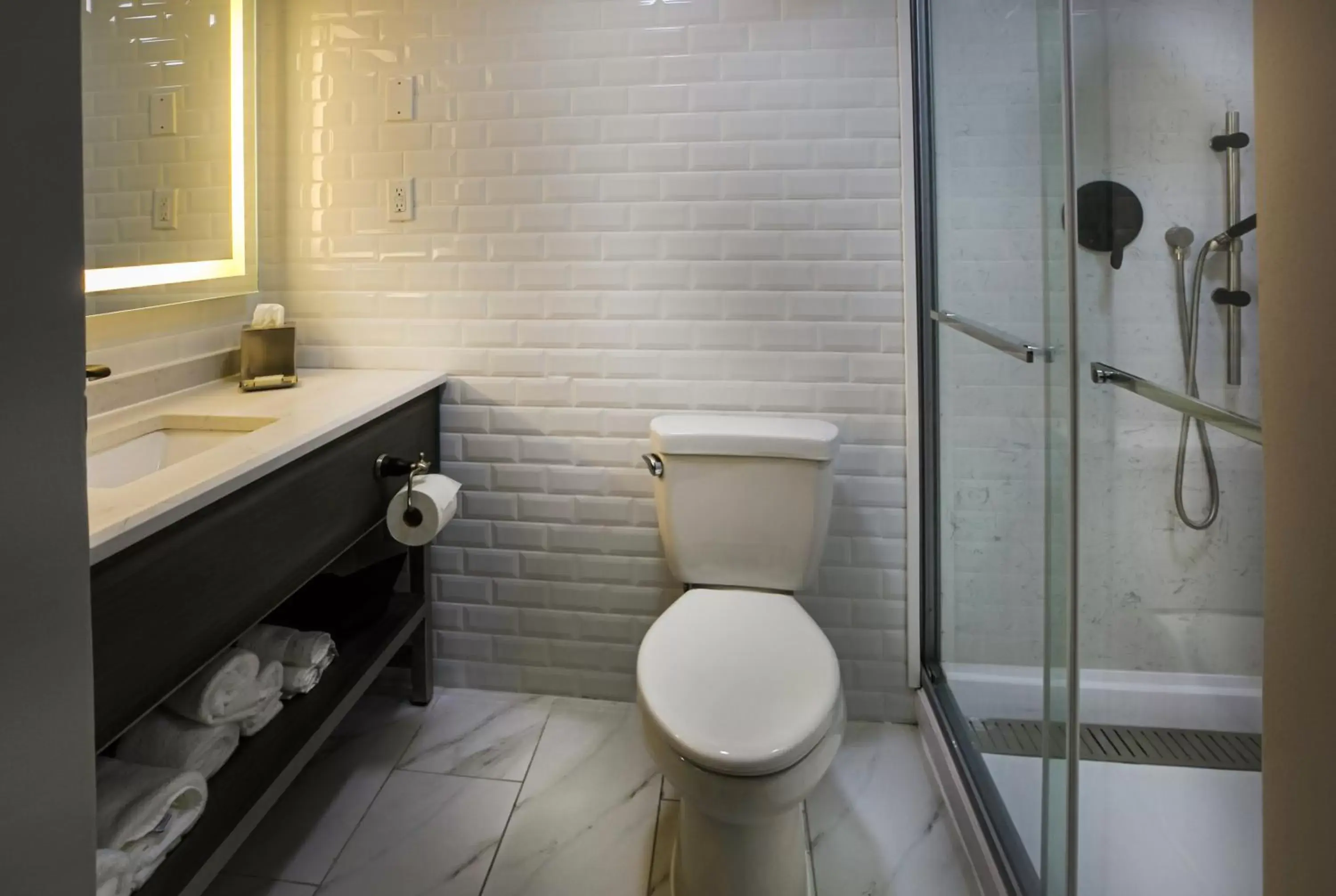 Standard Double Room with Two Double Beds and Accessible Roll-In Shower in Hotel Indigo - Birmingham Five Points S - UAB, an IHG Hotel Standard Double Room with Two Double Beds and Accessible Roll-In Shower in Hotel Indigo - Birmingham Five Points S - UAB, an IHG Hotel