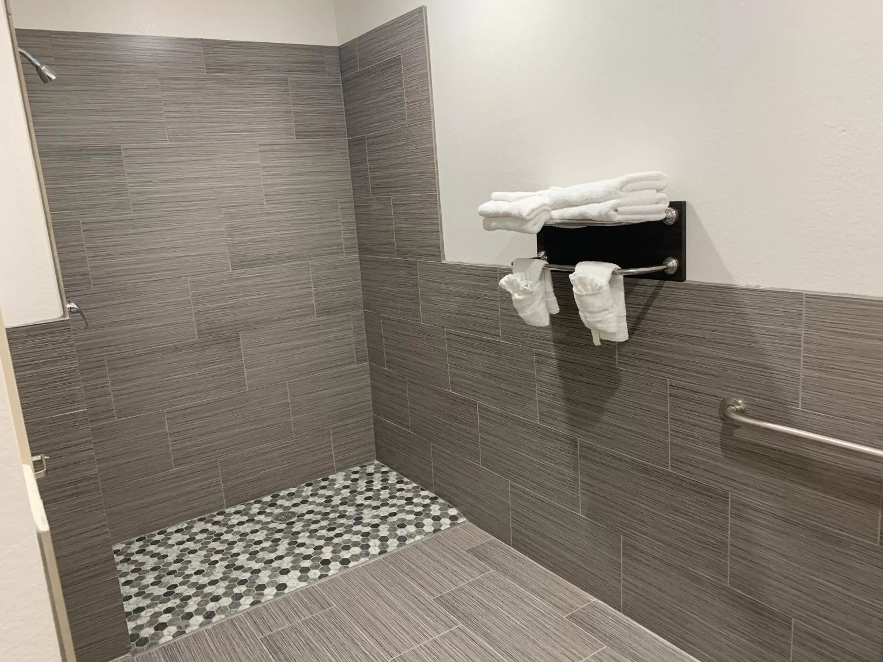 Queen Room - Disability Access in LOTUS INN Queen Room - Disability Access in LOTUS INN