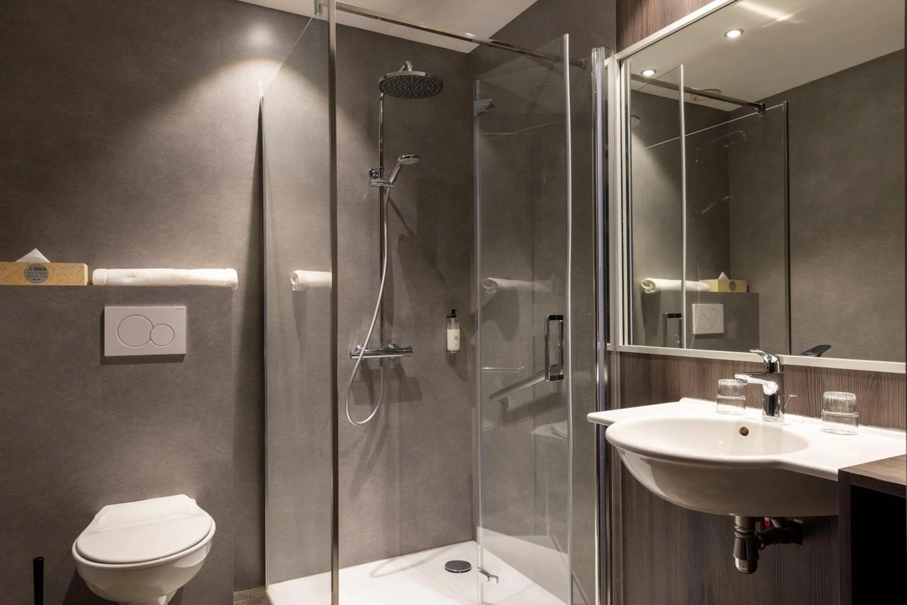 Bathroom in Hotel Le Dauphin