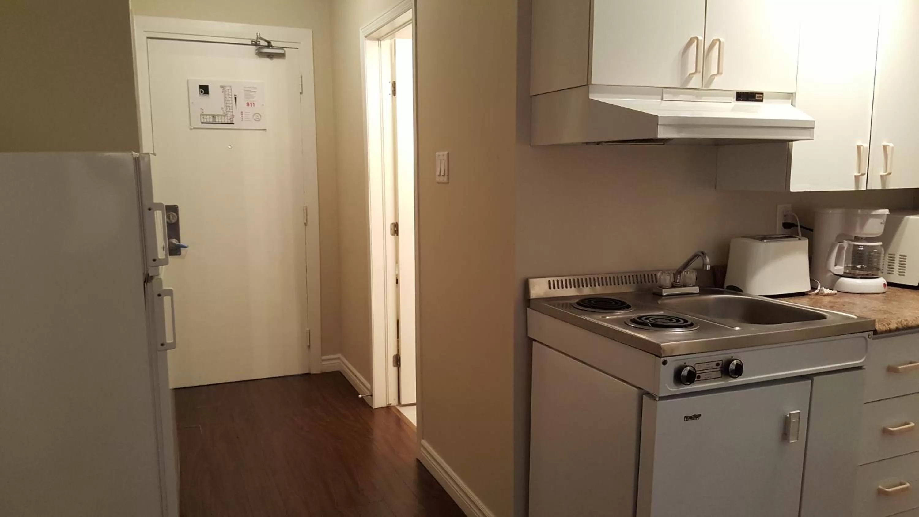 Kitchen or kitchenette in Duvernay Studios and Suites