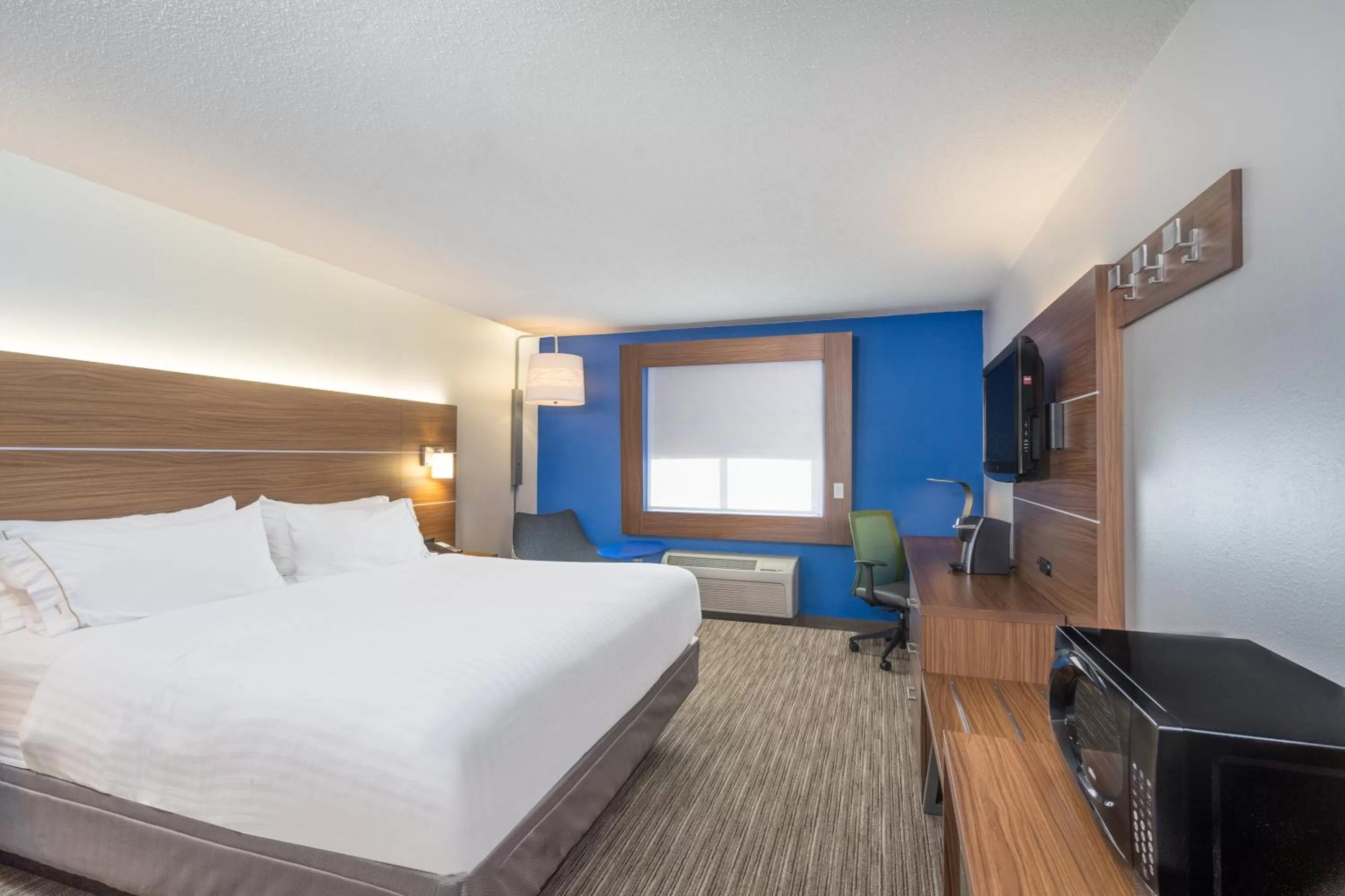 Photo of the whole room, Bed in Holiday Inn Express Hotel Howe / Sturgis by IHG