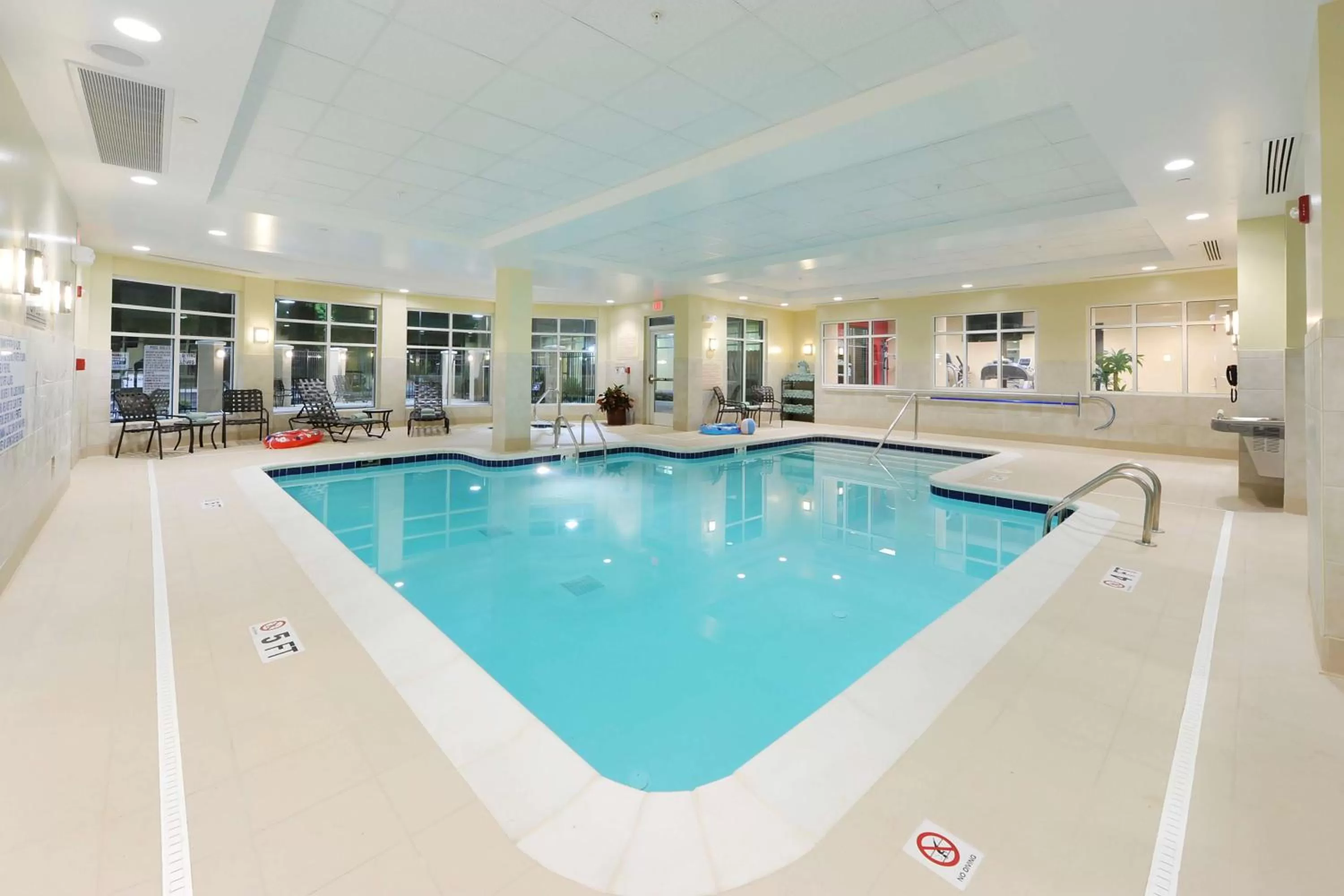 Swimming pool in Hilton Garden Inn Atlanta Airport North