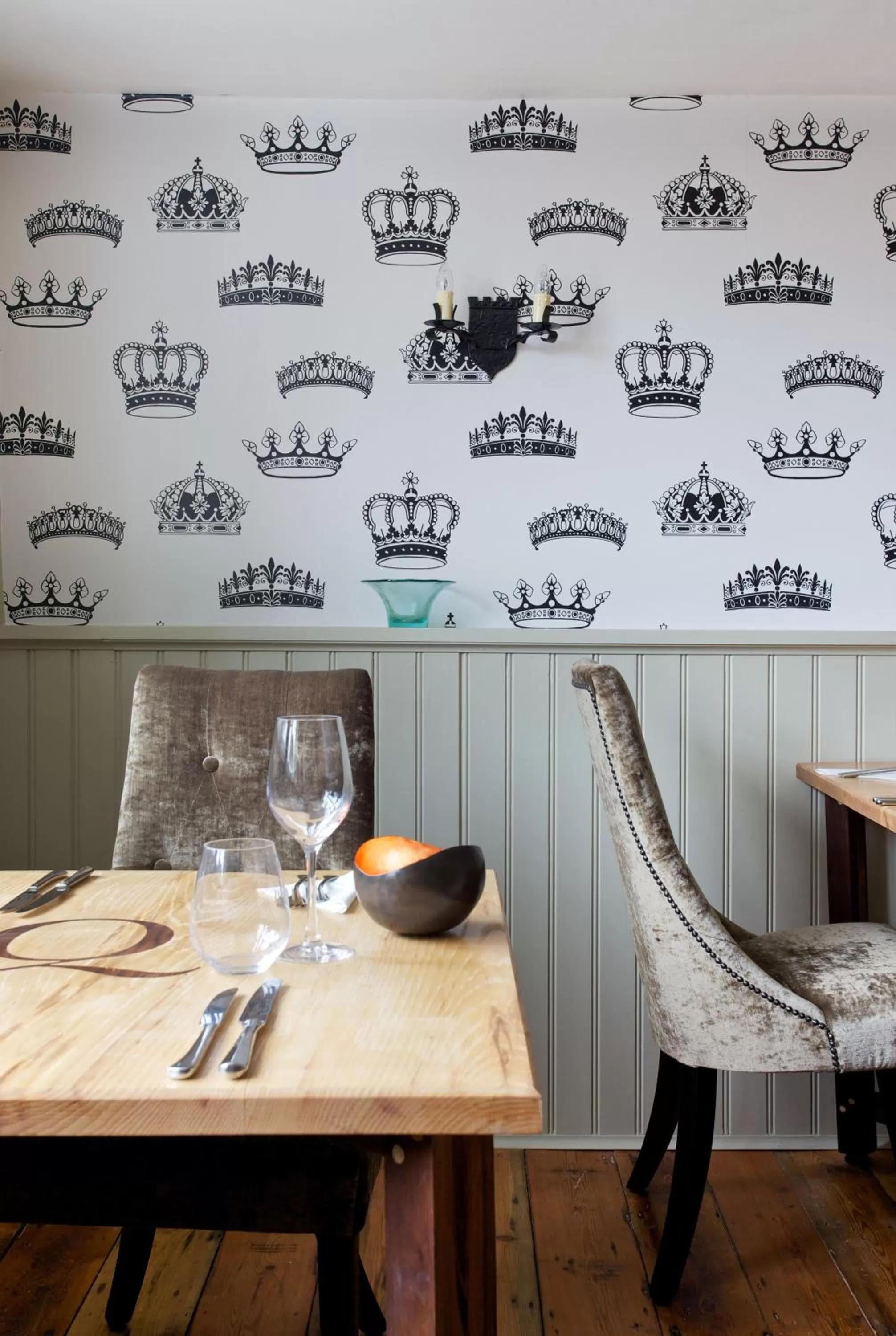 Restaurant/places to eat in The Queen's Inn