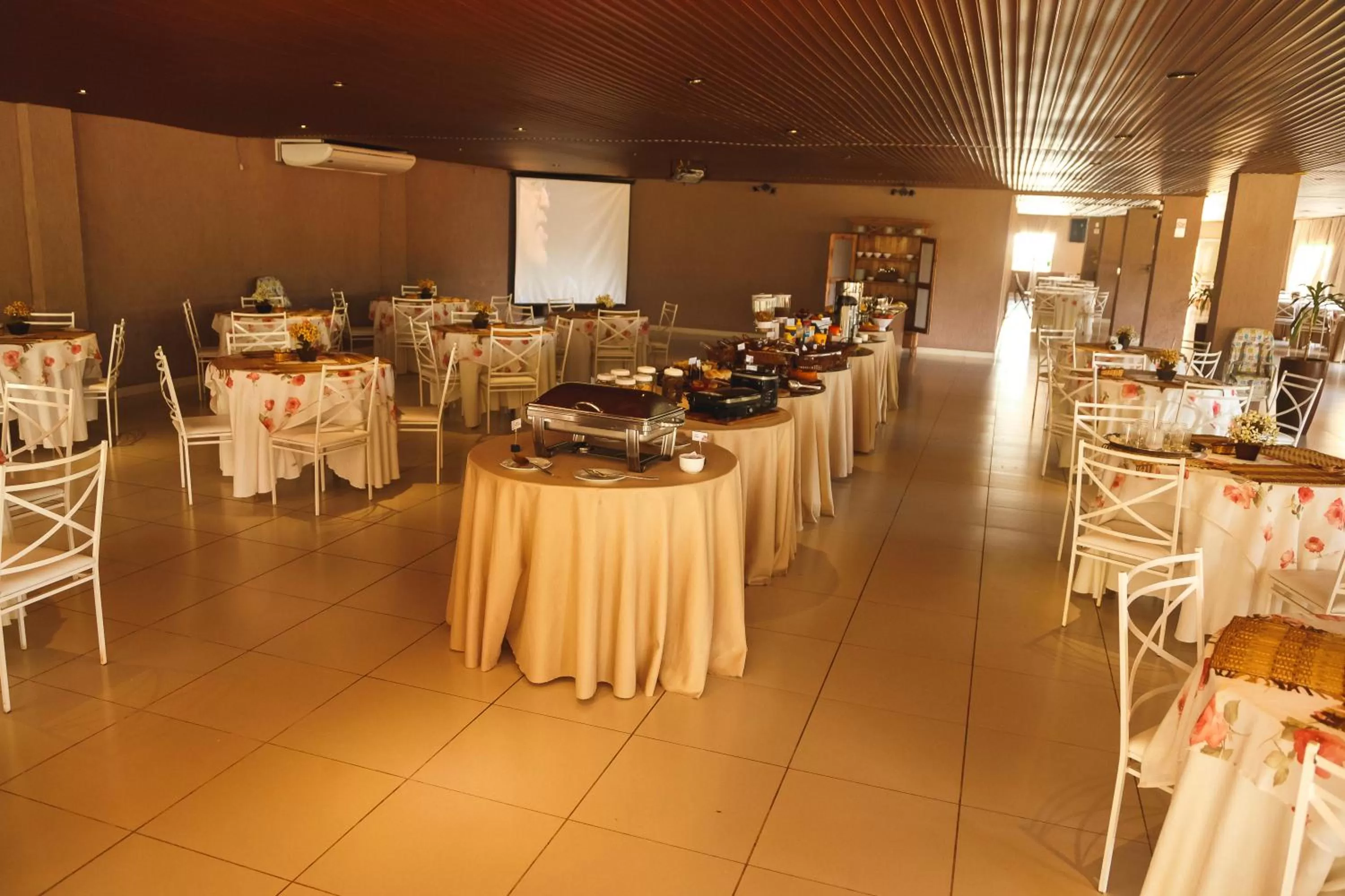 Restaurant/Places to Eat in Pousada Le Sapê