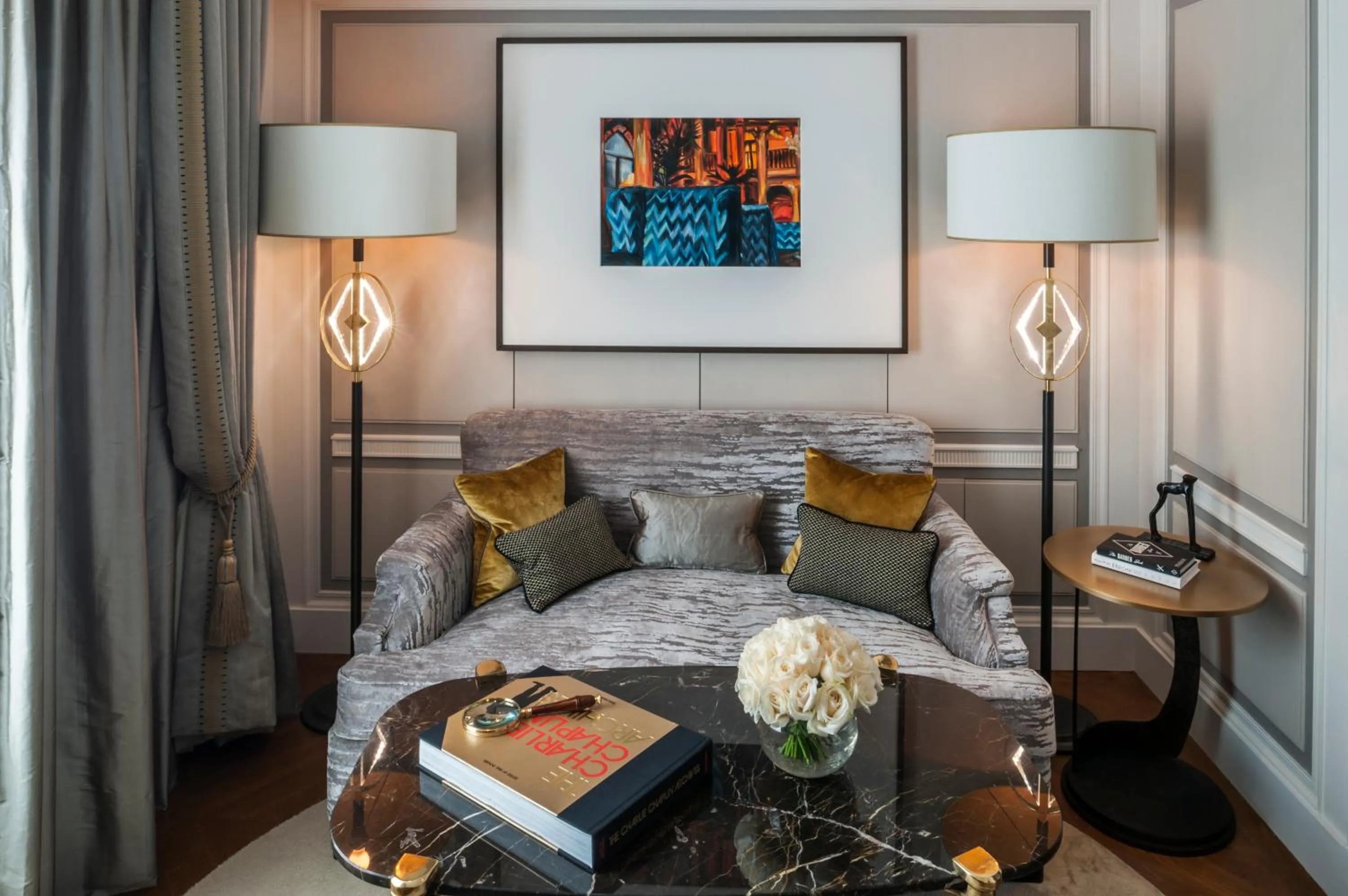 Living room, Bed in Hotel de Crillon