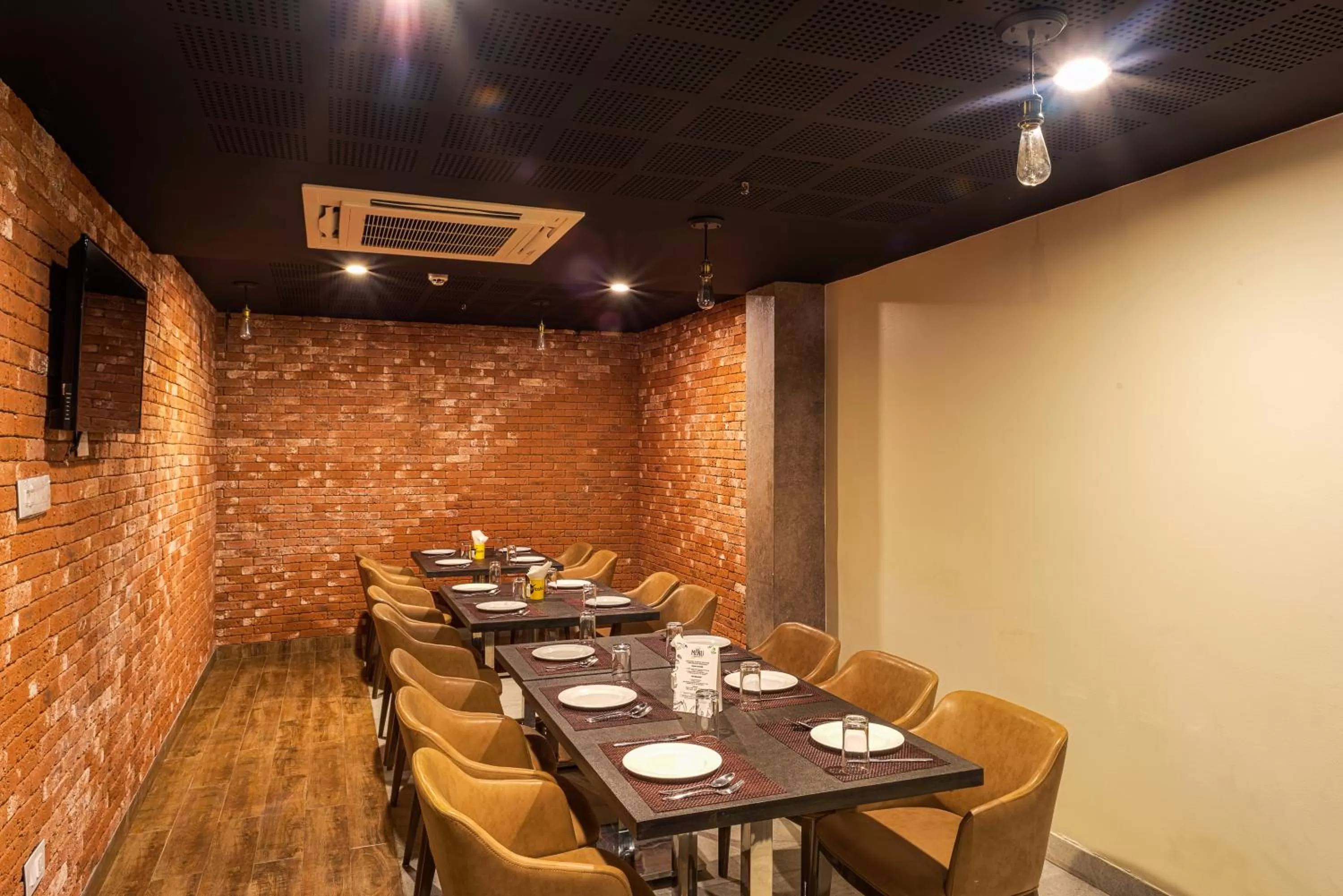 Dining area in Treebo Fourth Avenue