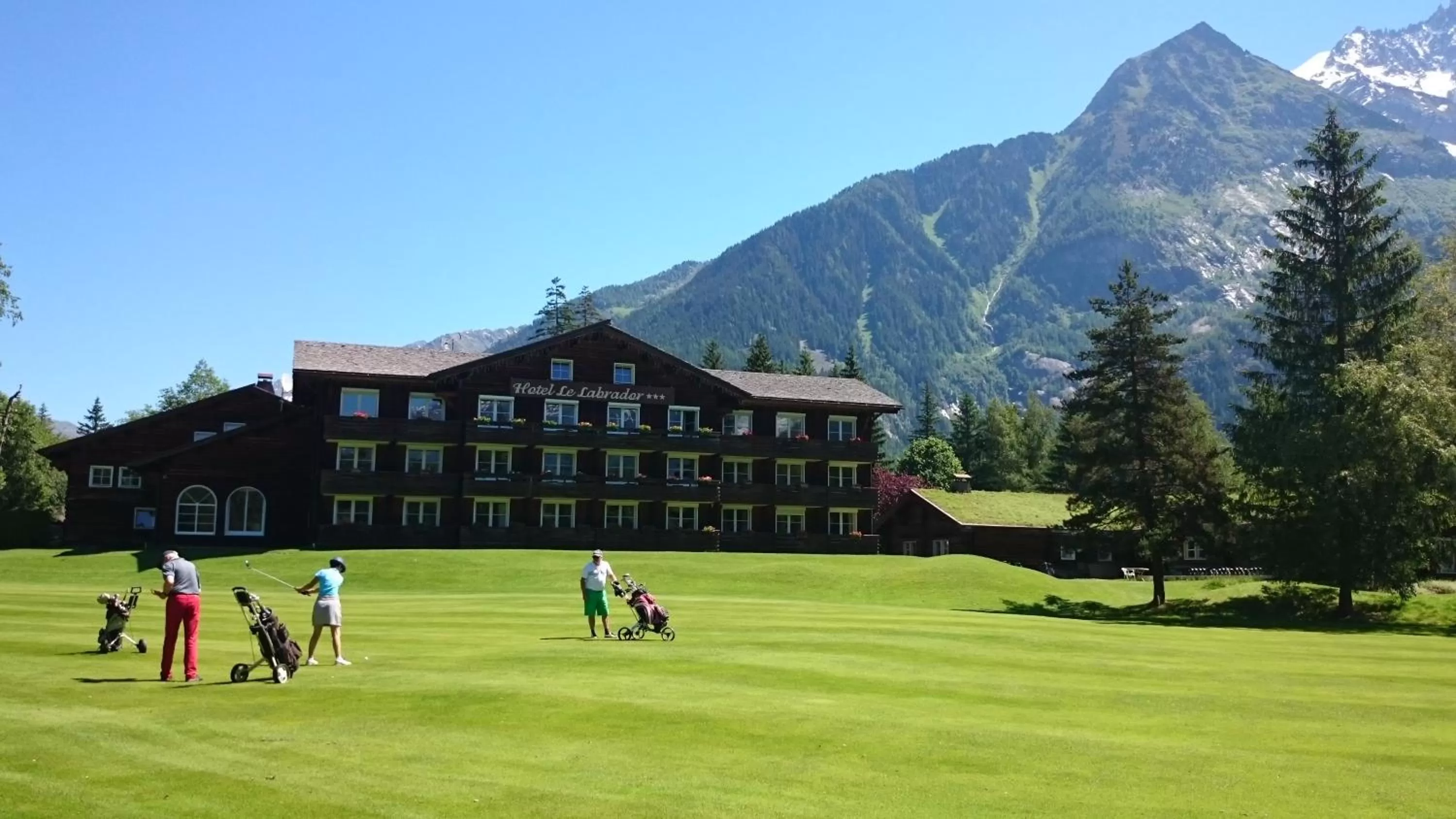 Property building in Hôtel Le Labrador