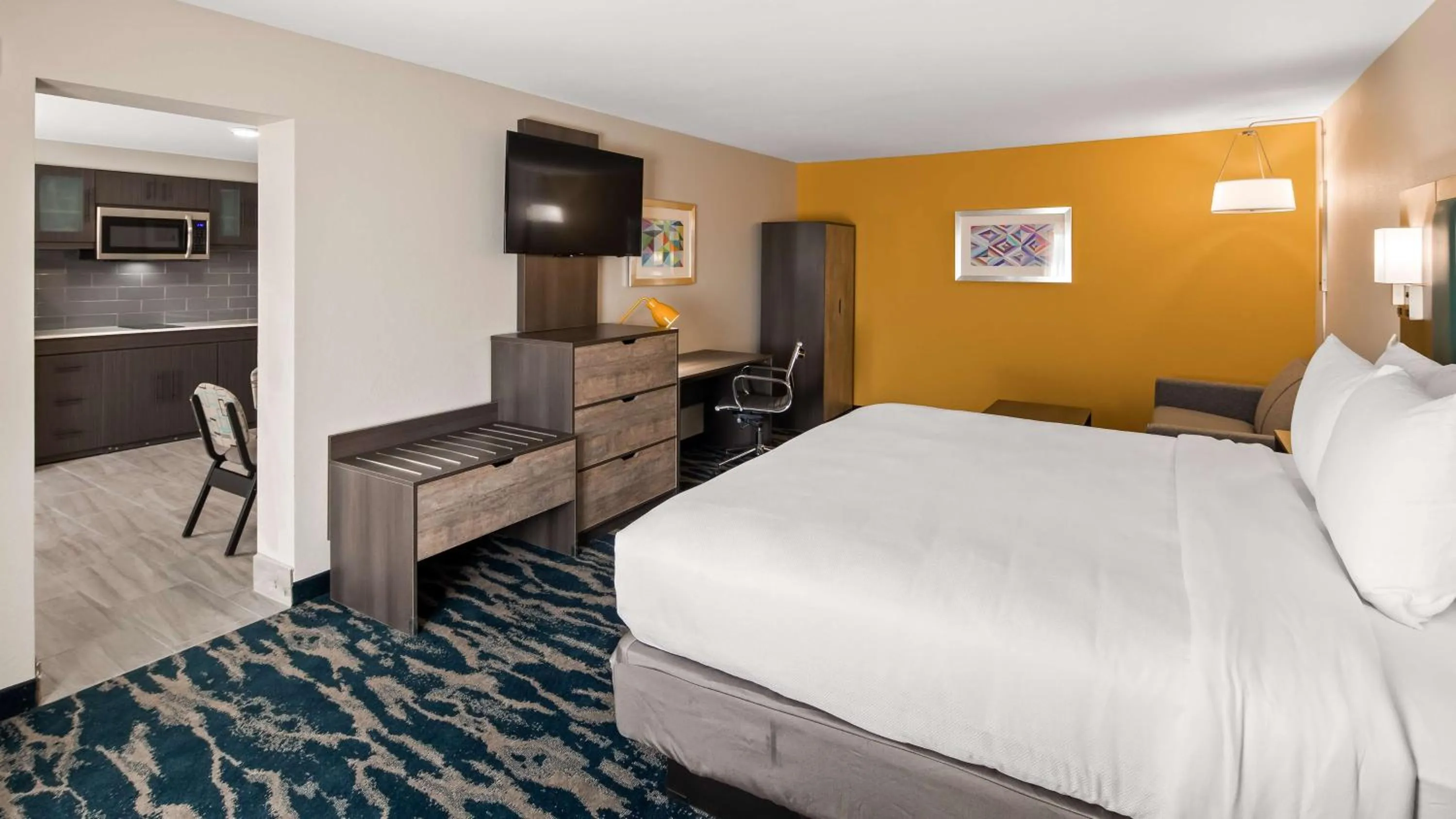 Photo of the whole room, Bed in Best Western Plus Executive Residency Nashville