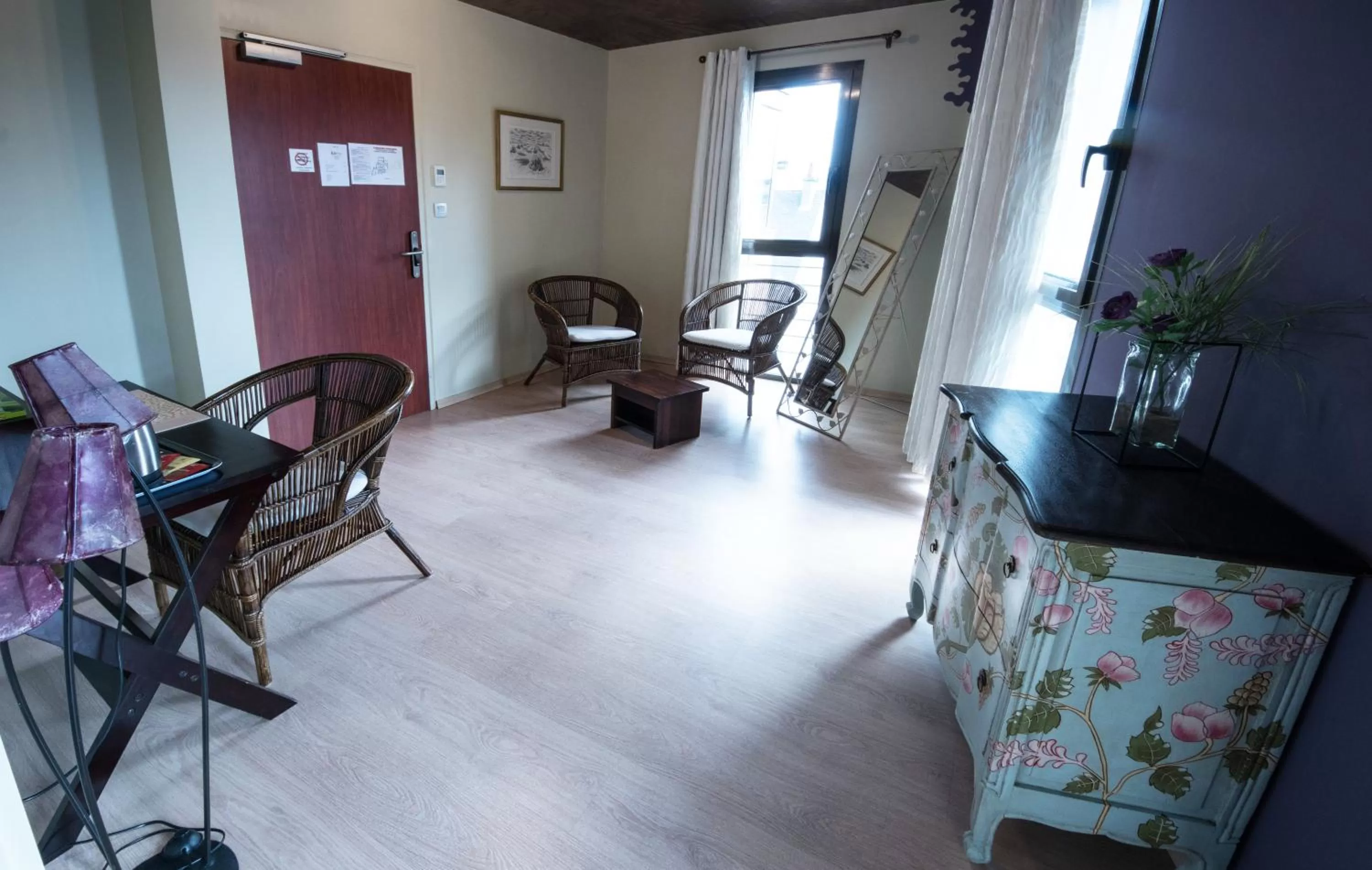 Decorative detail in L'HÔTEL de CHARTRES