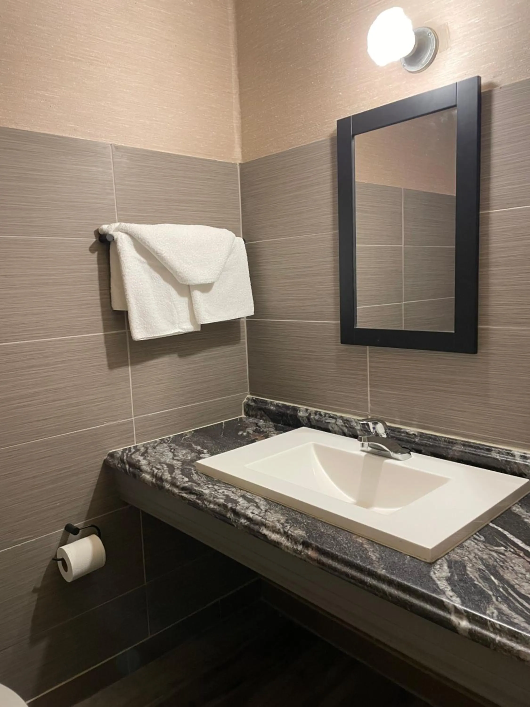 Scottish Inn Near the Falls and Casino