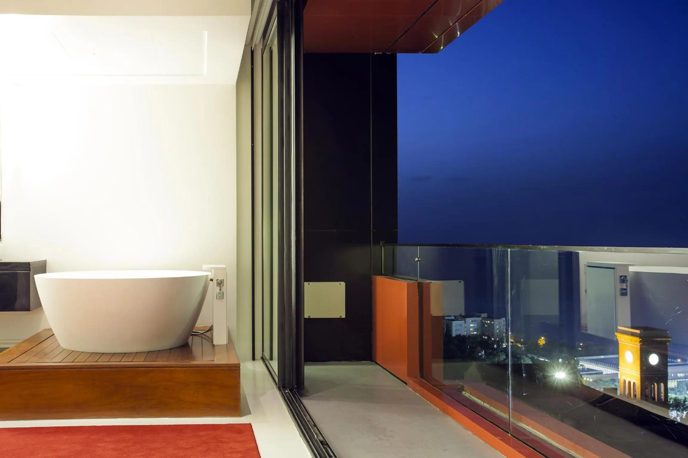 Bathroom in 1866 Court & Suites Hotel