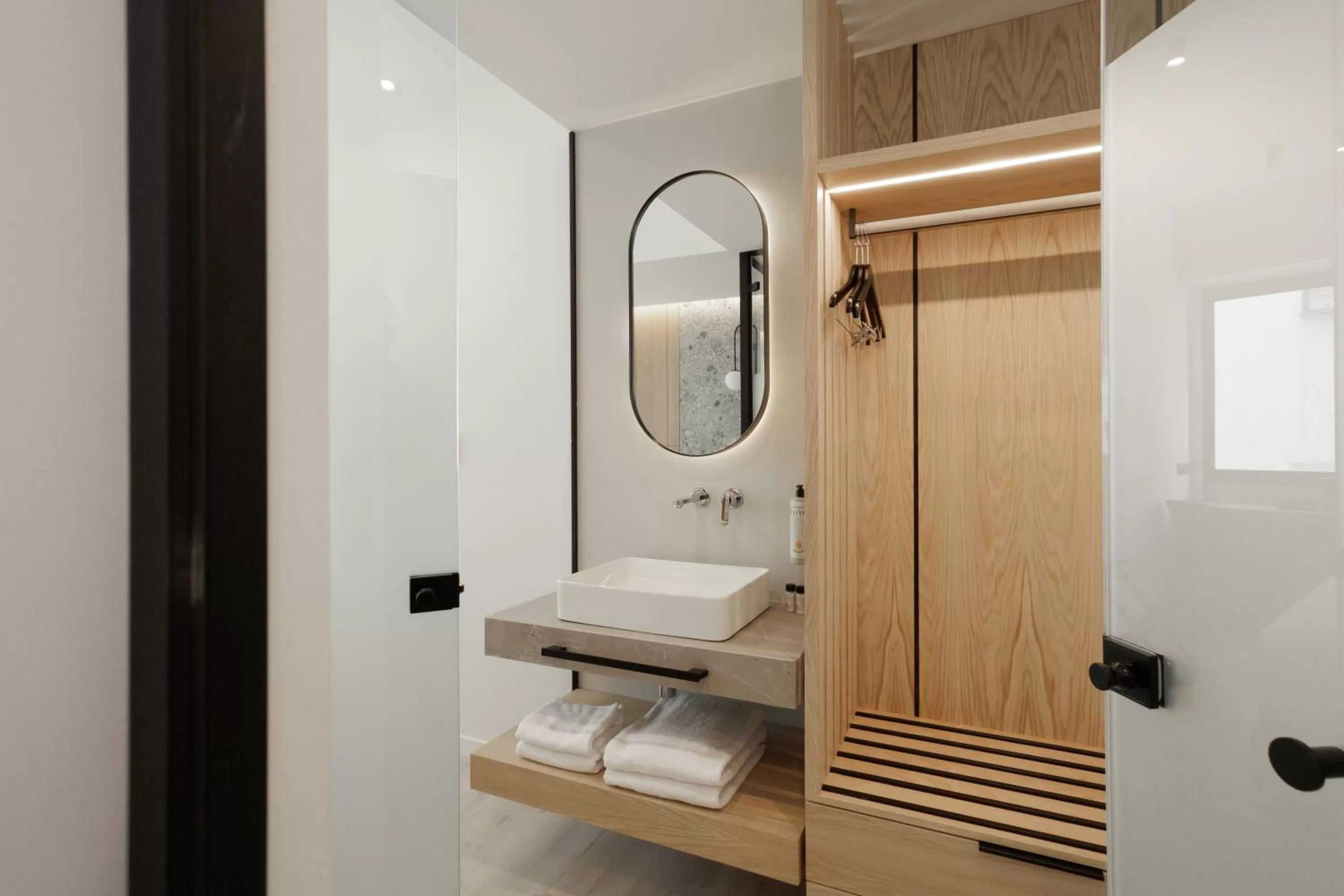 wardrobe, Bathroom in LUX&EASY Signature Syngrou 234