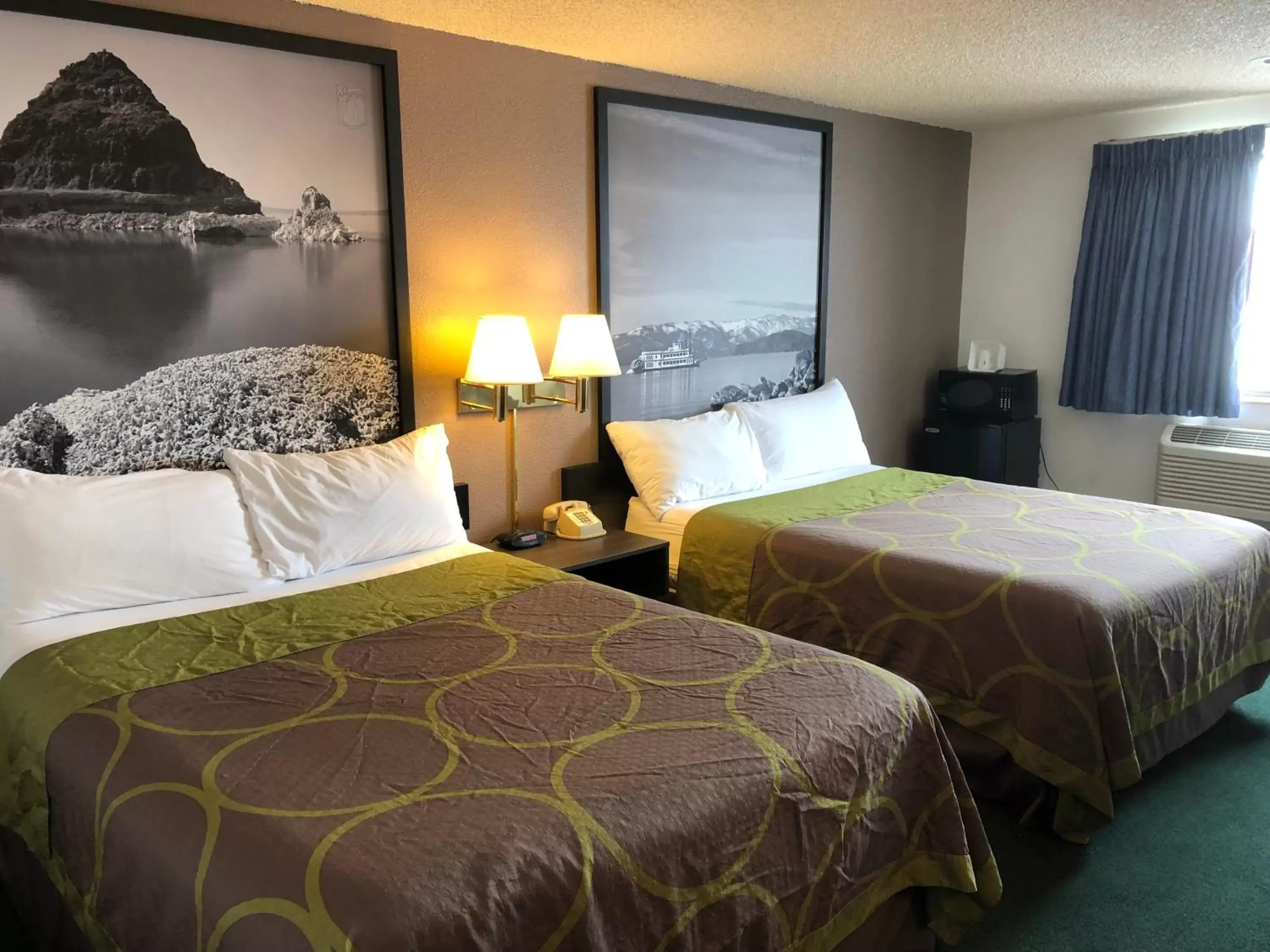 Queen Room with Two Queen Beds - Non-Smoking in Super 8 by Wyndham Winnemucca NV Queen Room with Two Queen Beds - Non-Smoking in Super 8 by Wyndham Winnemucca NV