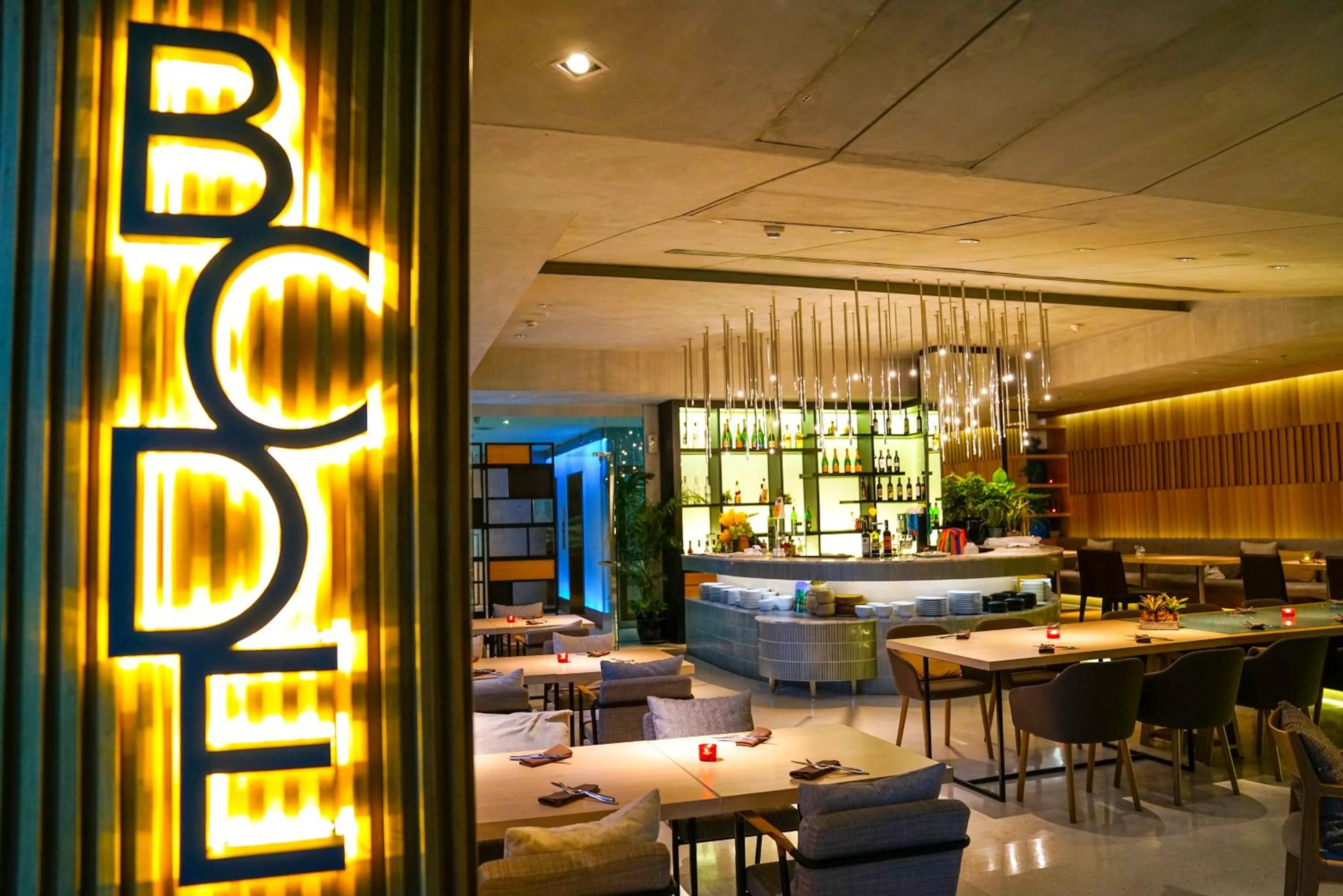 Restaurant/places to eat in LiT BANGKOK Hotel