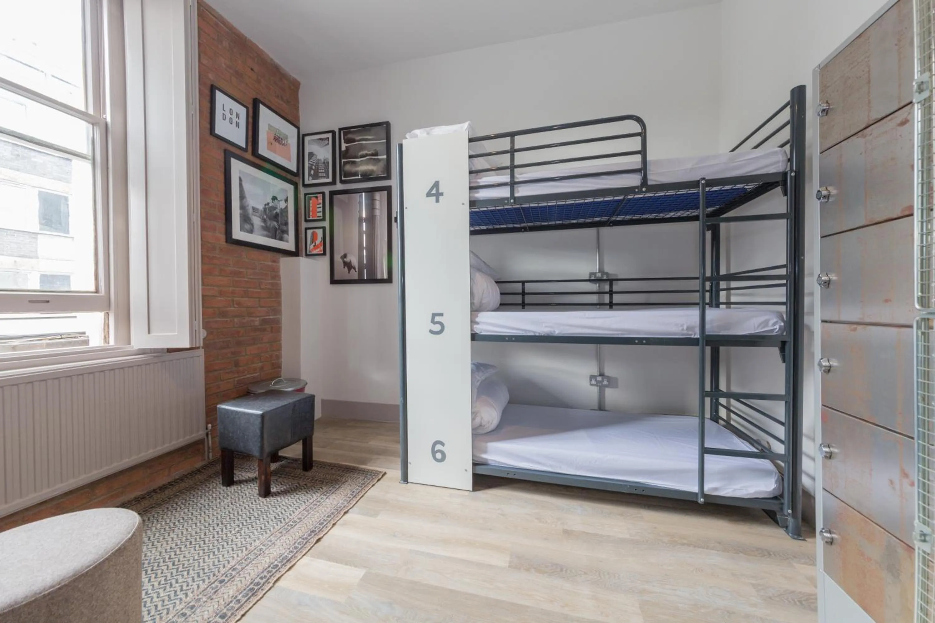 Photo of the whole room, Bed in PubLove @ The Green man, Paddington