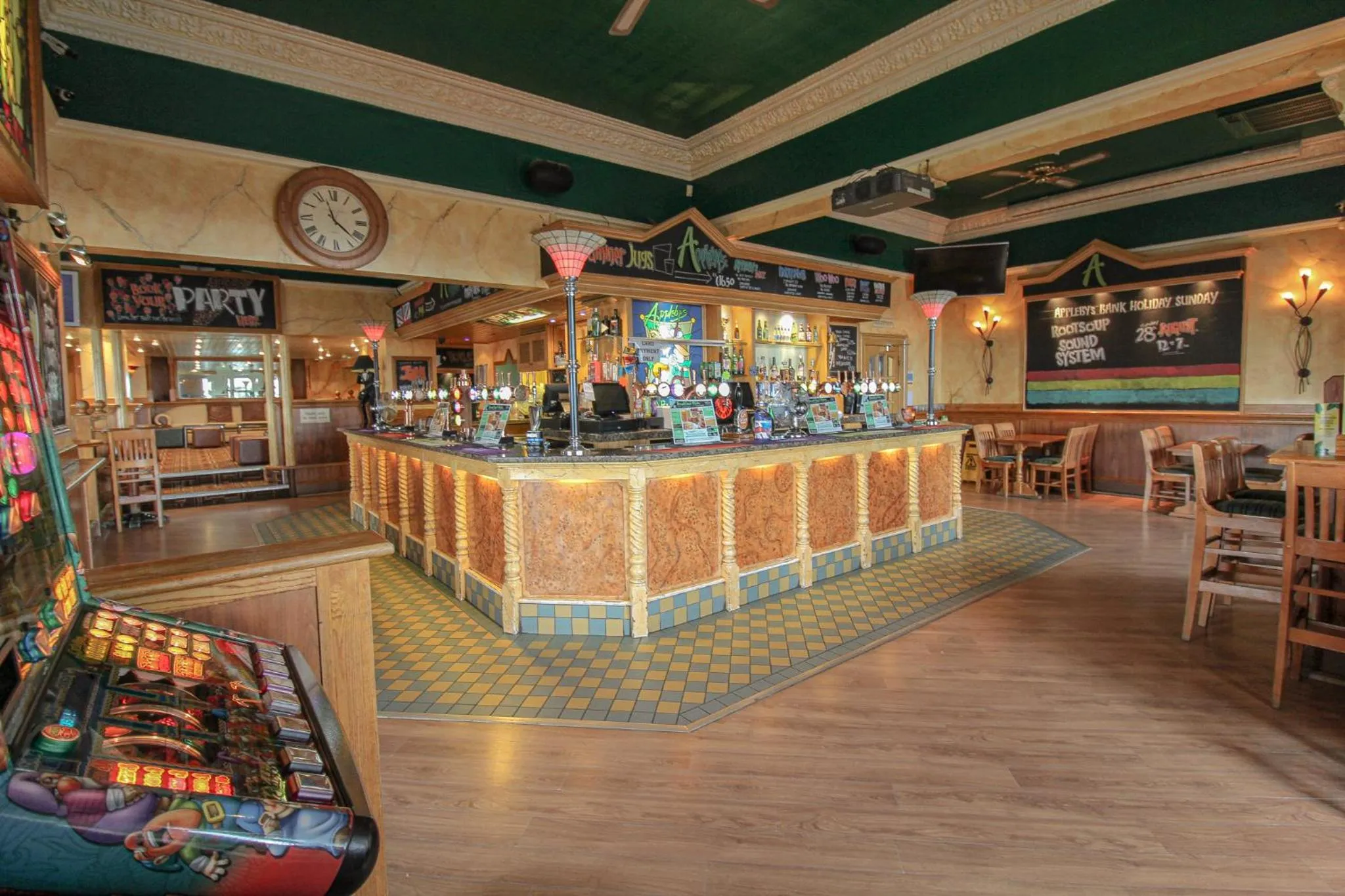 Restaurant/places to eat in The Heritage Hotel