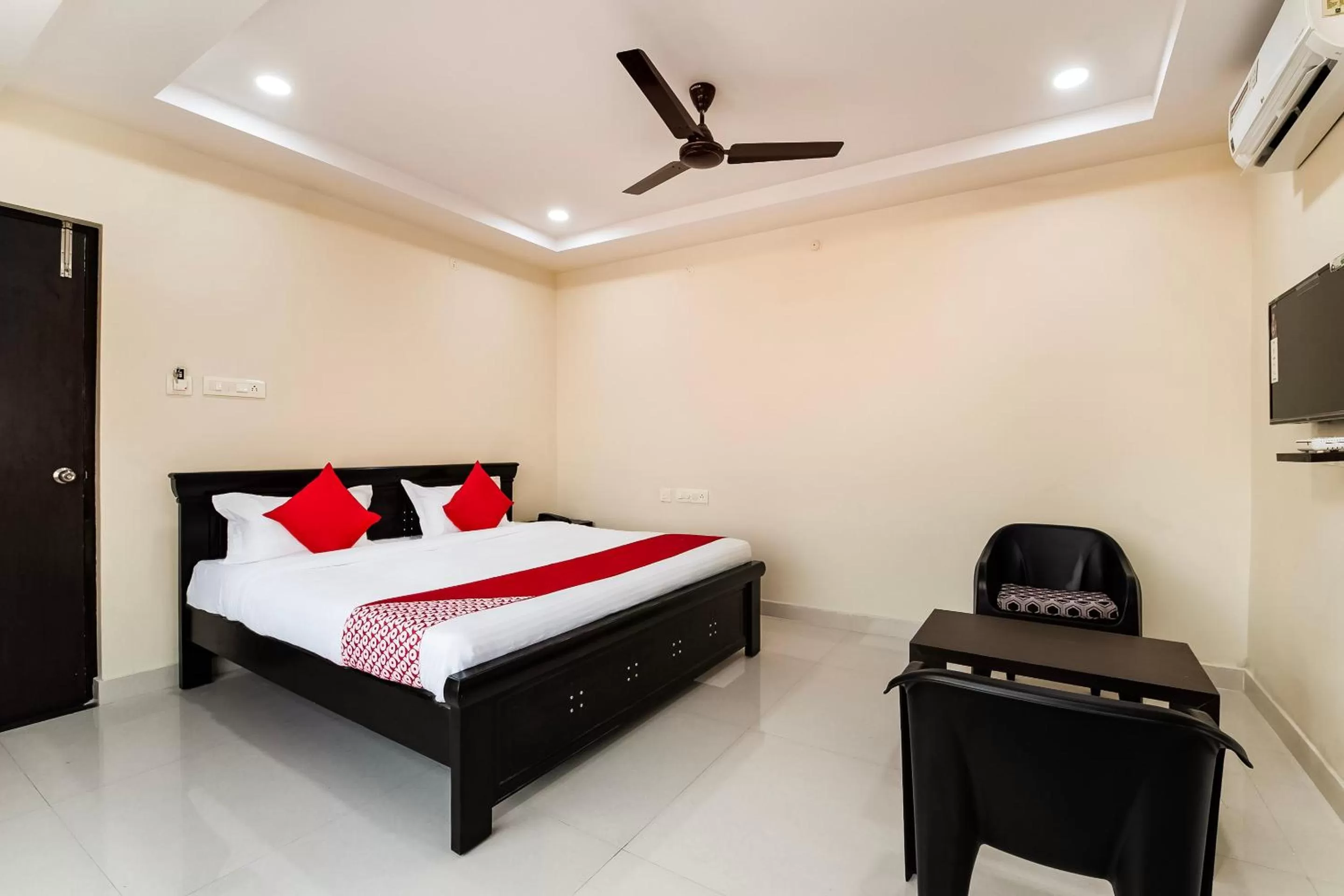 Bedroom, Bed in Capital O Hotel Green Tree