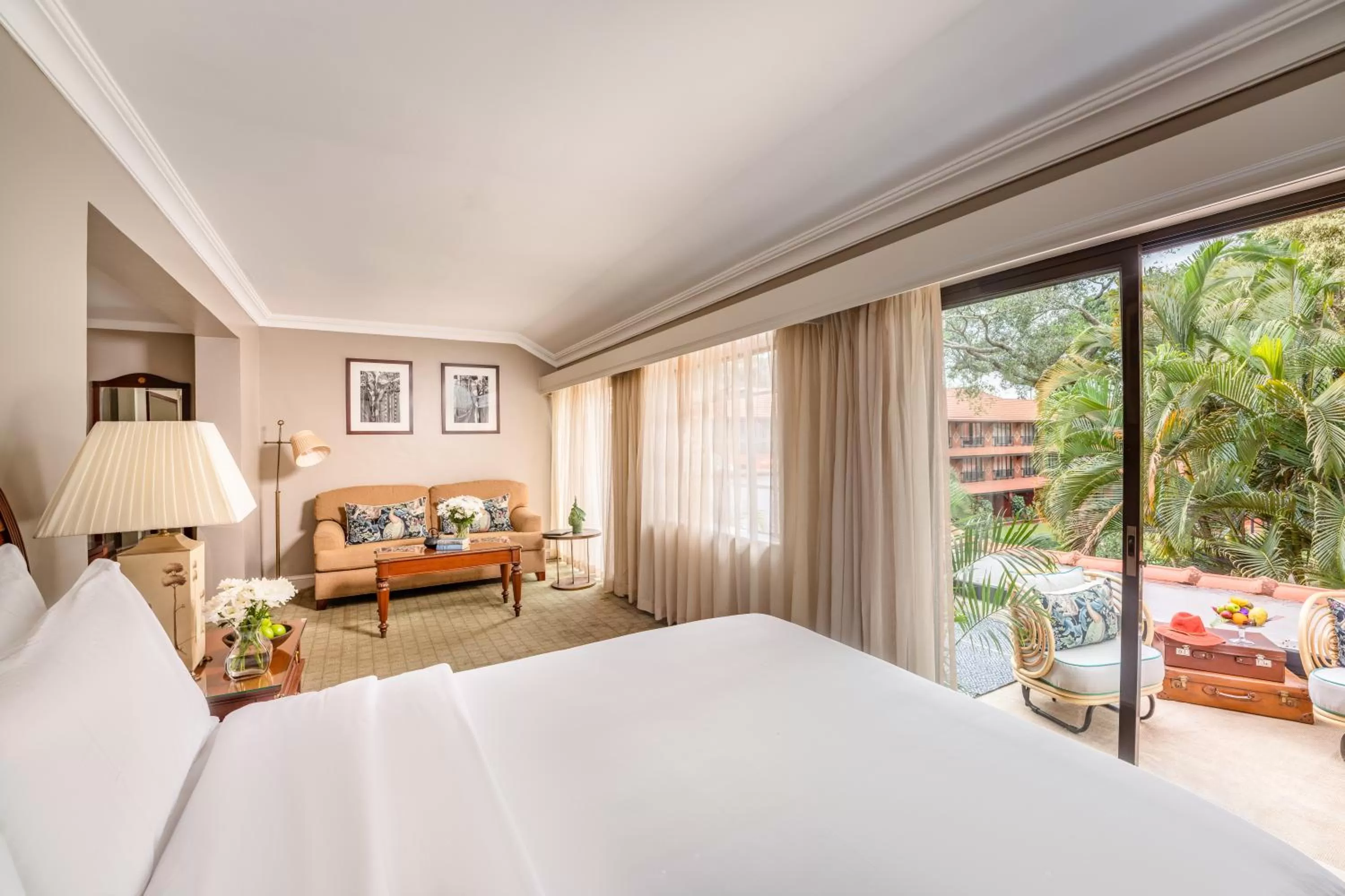 Living room, Bed in Fairmont The Norfolk