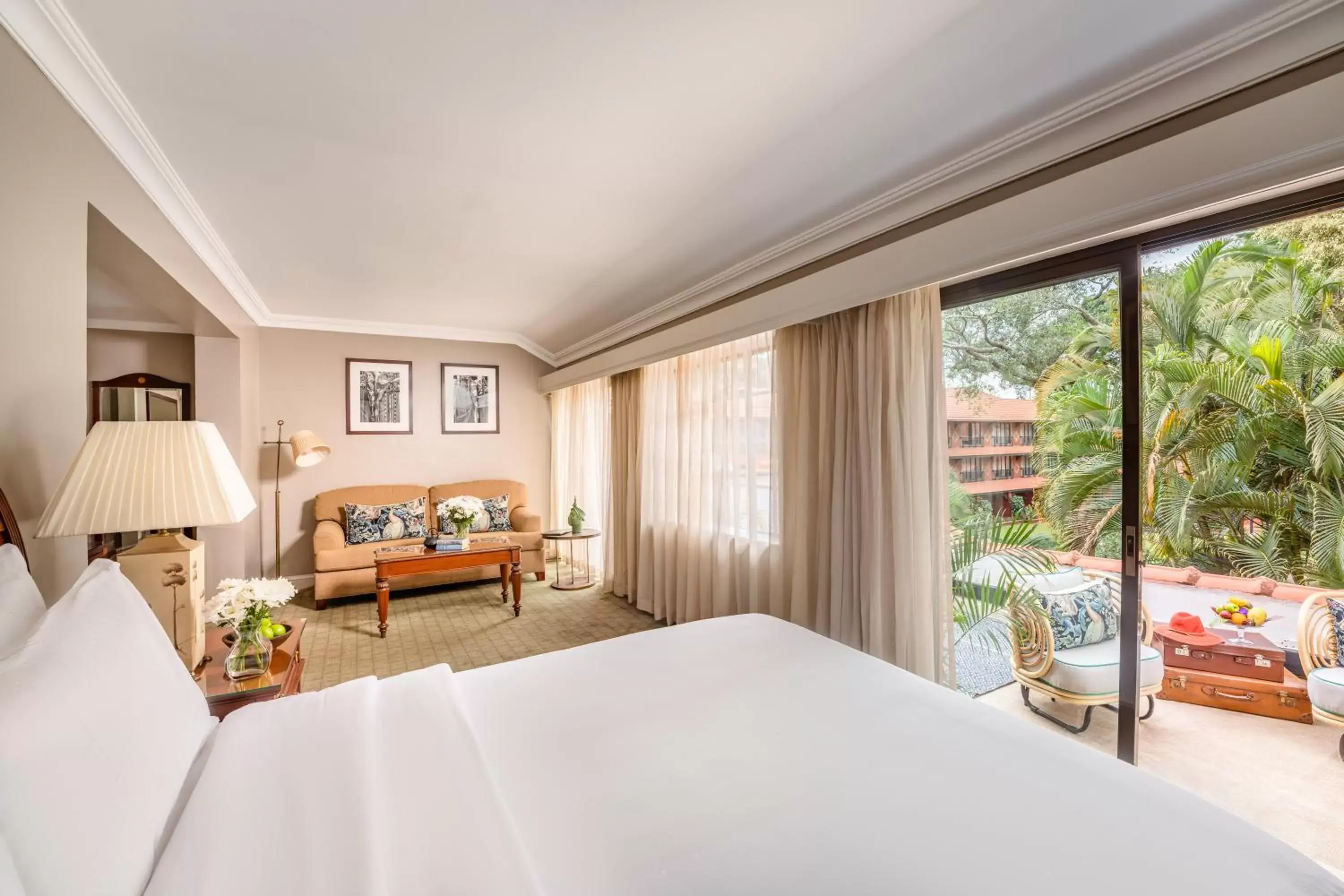 Junior Queen Suite in Fairmont The Norfolk Junior Queen Suite in Fairmont The Norfolk