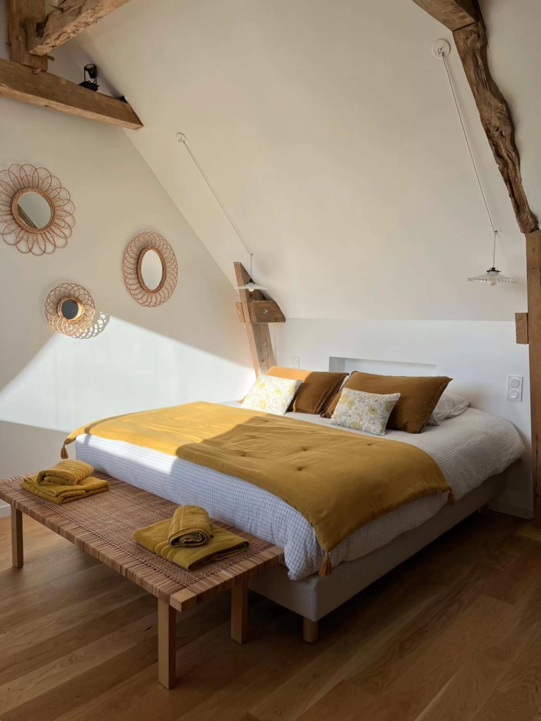 Double Room with Private External Bathroom in Le Logis de la Lettre
