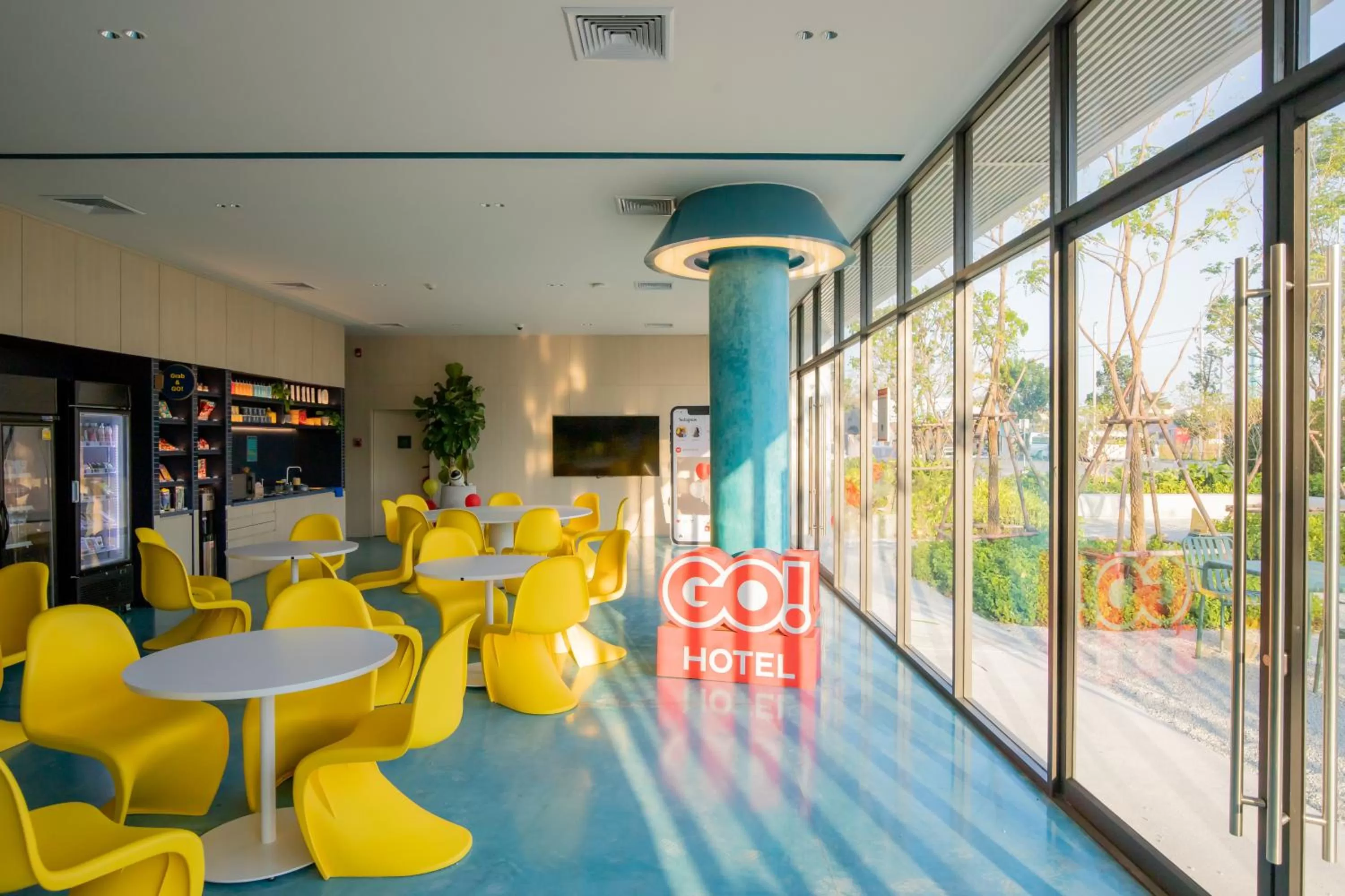 Restaurant/places to eat in GO Hotel Bowin at Robinson Lifestyle Bowin