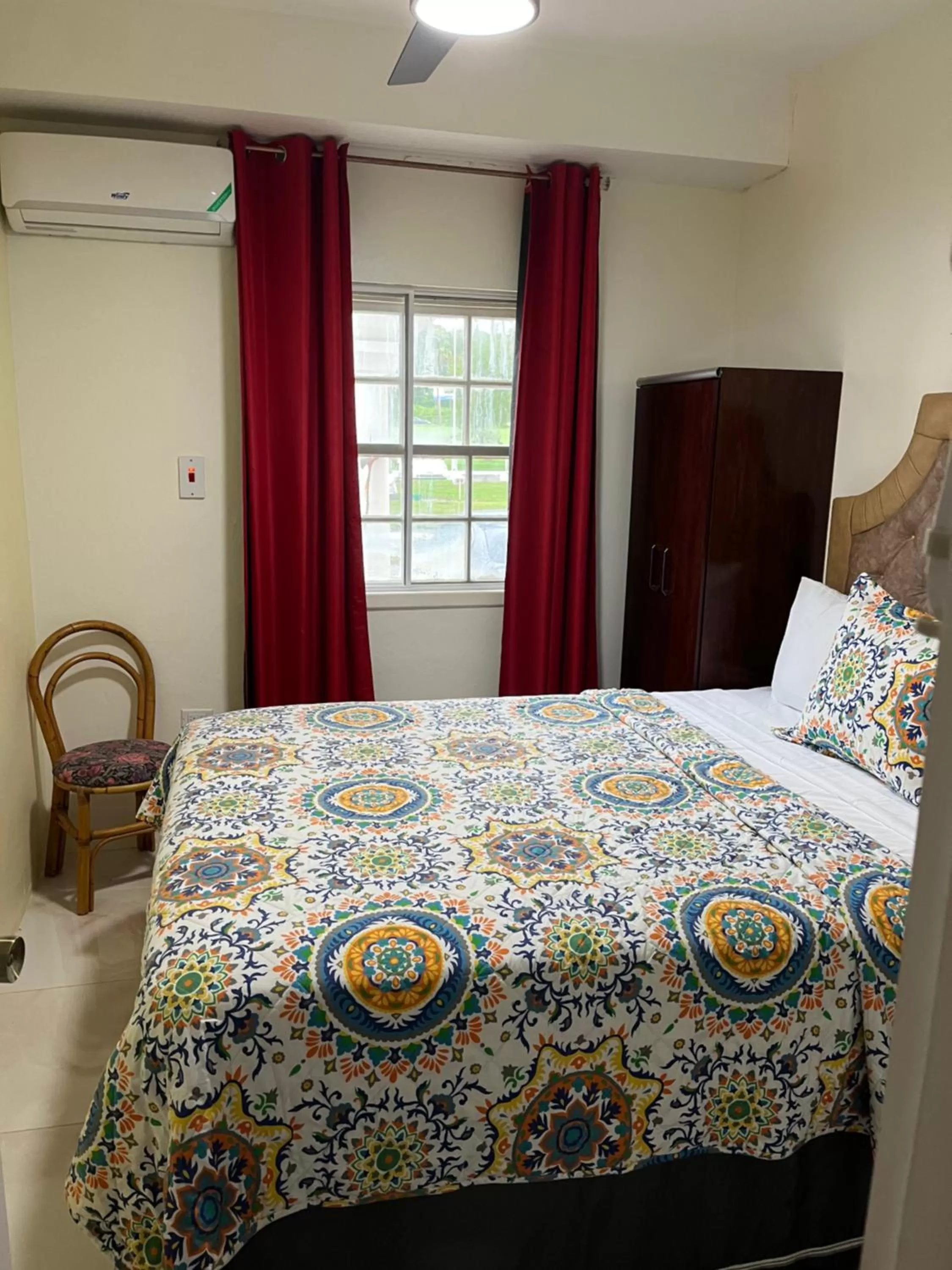 Bed in Seacastles by the beach/pool