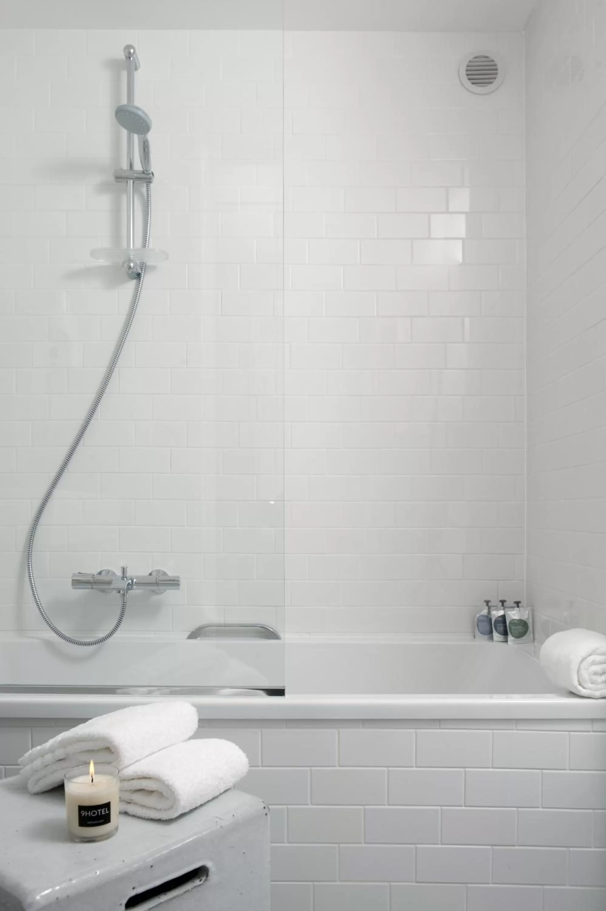 Shower in 9Hotel Central