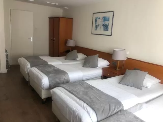 Photo of the whole room, Bed in Delta Hotel City Center