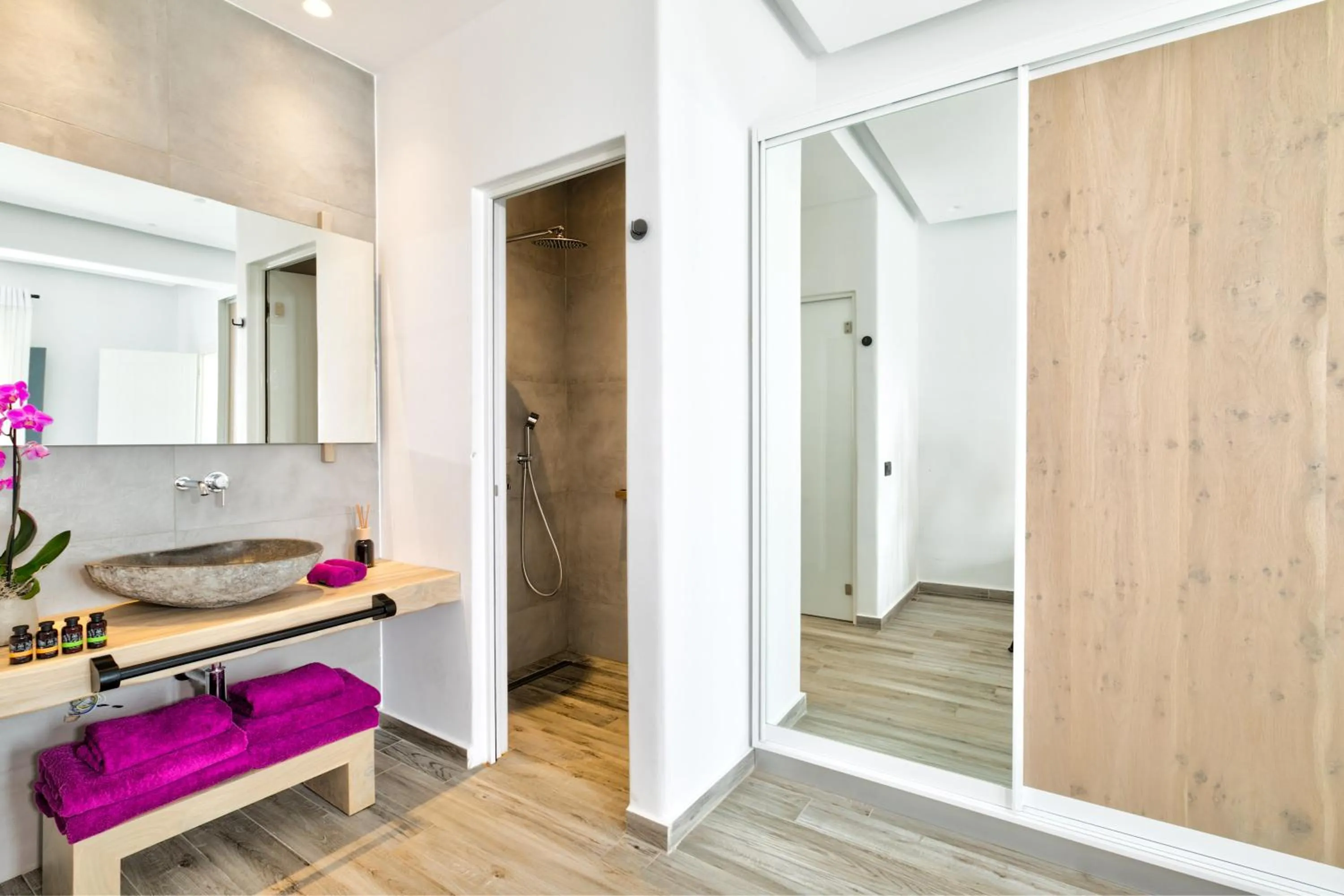 Shower in Portes Suites & Villas Mykonos