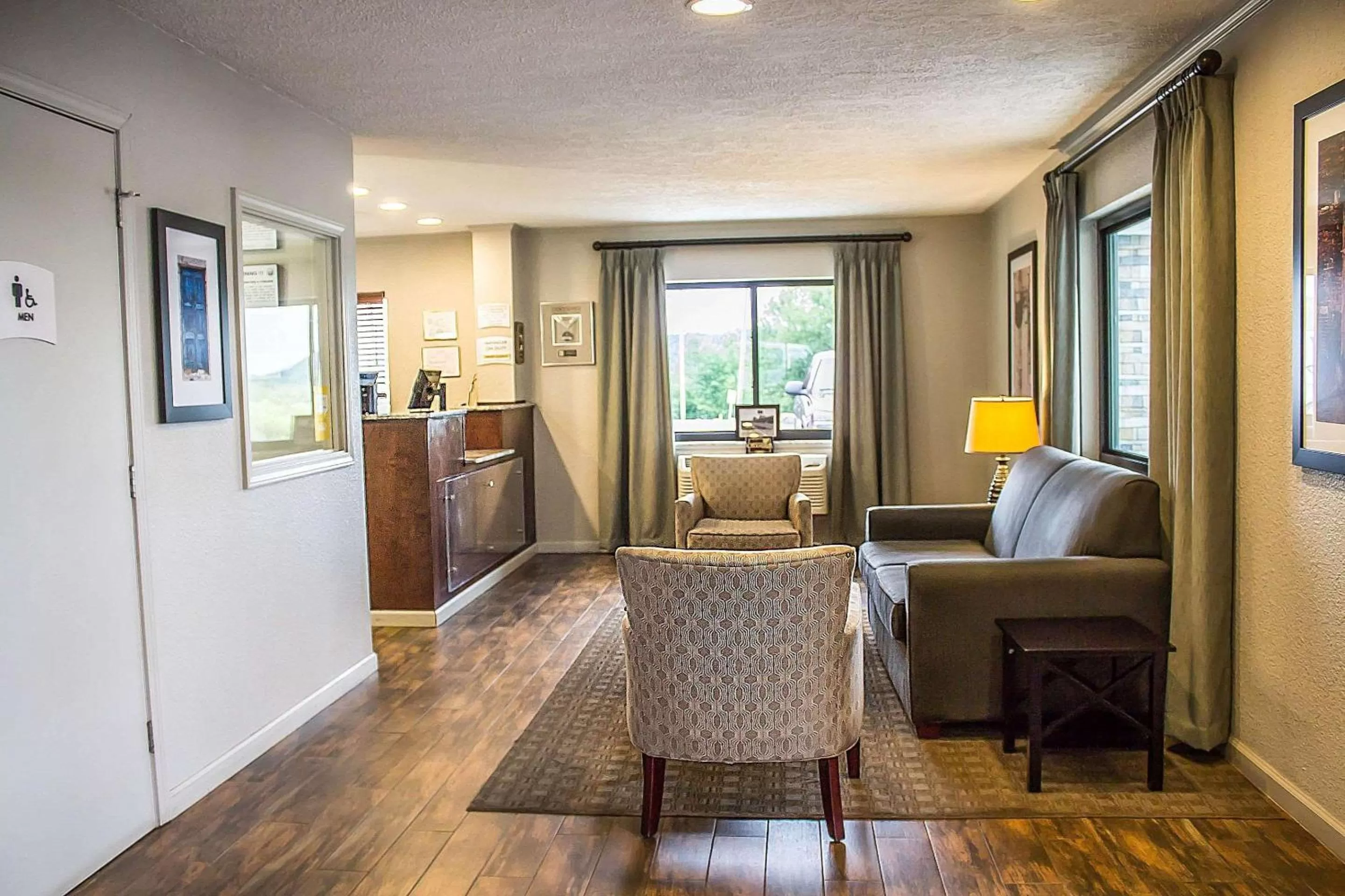 Lobby or reception in Quality Inn Cambridge