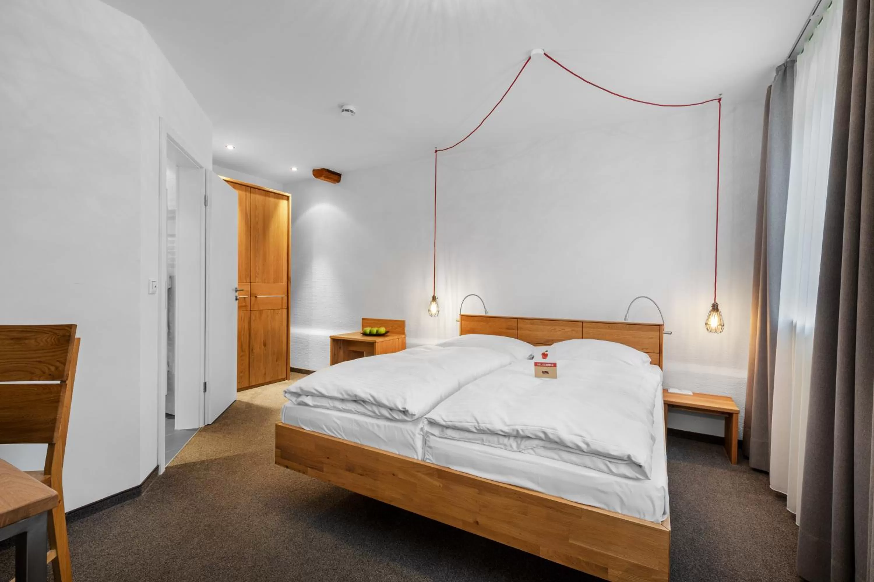 Bed in Schieners Hotel & Apfelhof Apartments