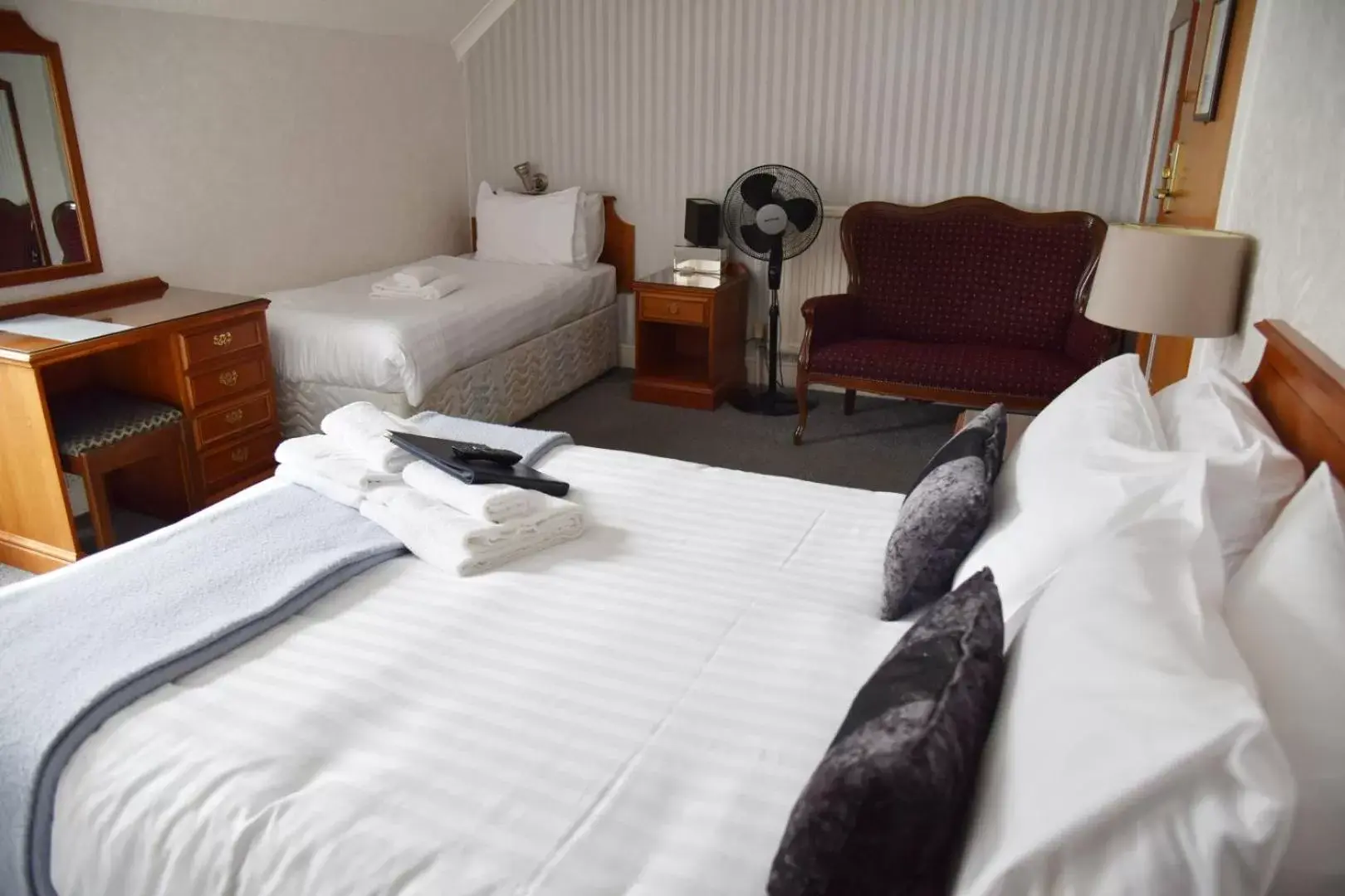 Family Room with Private Bathroom in Crystal Hotel & Savour Family Room with Private Bathroom in Crystal Hotel & Savour