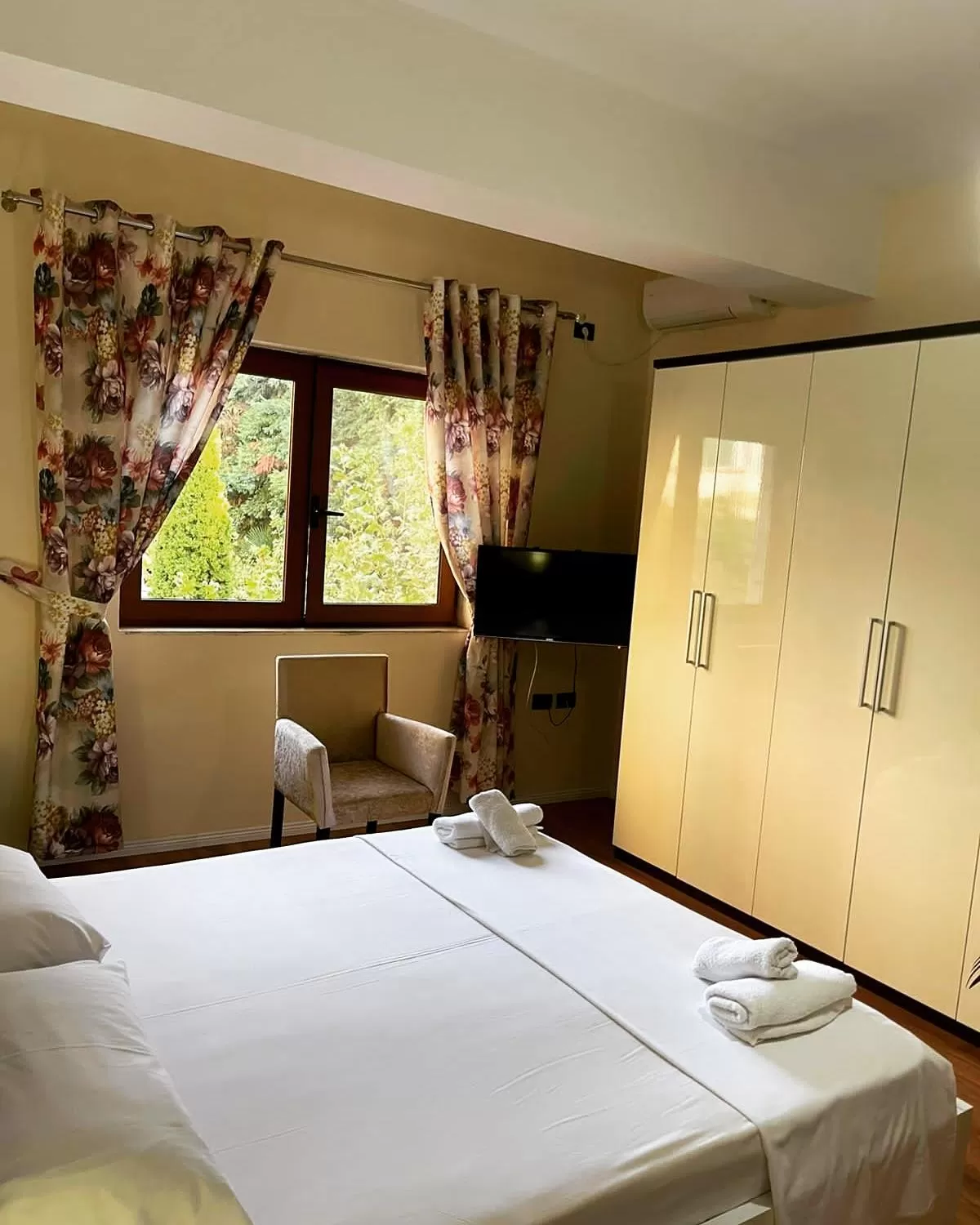 Bed in Hotel Ambasador Garden