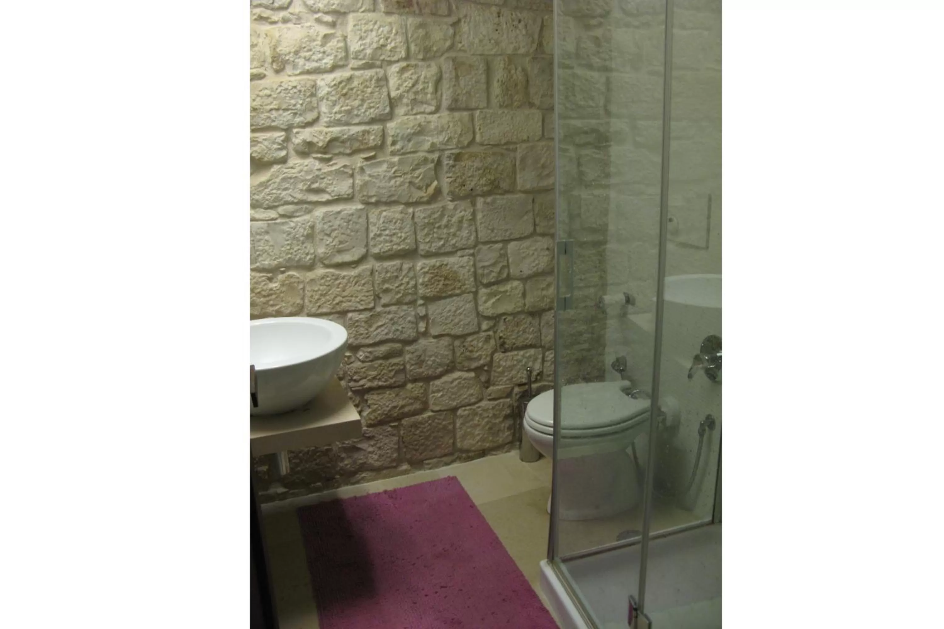 Toilet in Il Mulino di Amleto - Bed and Breakfast letterario