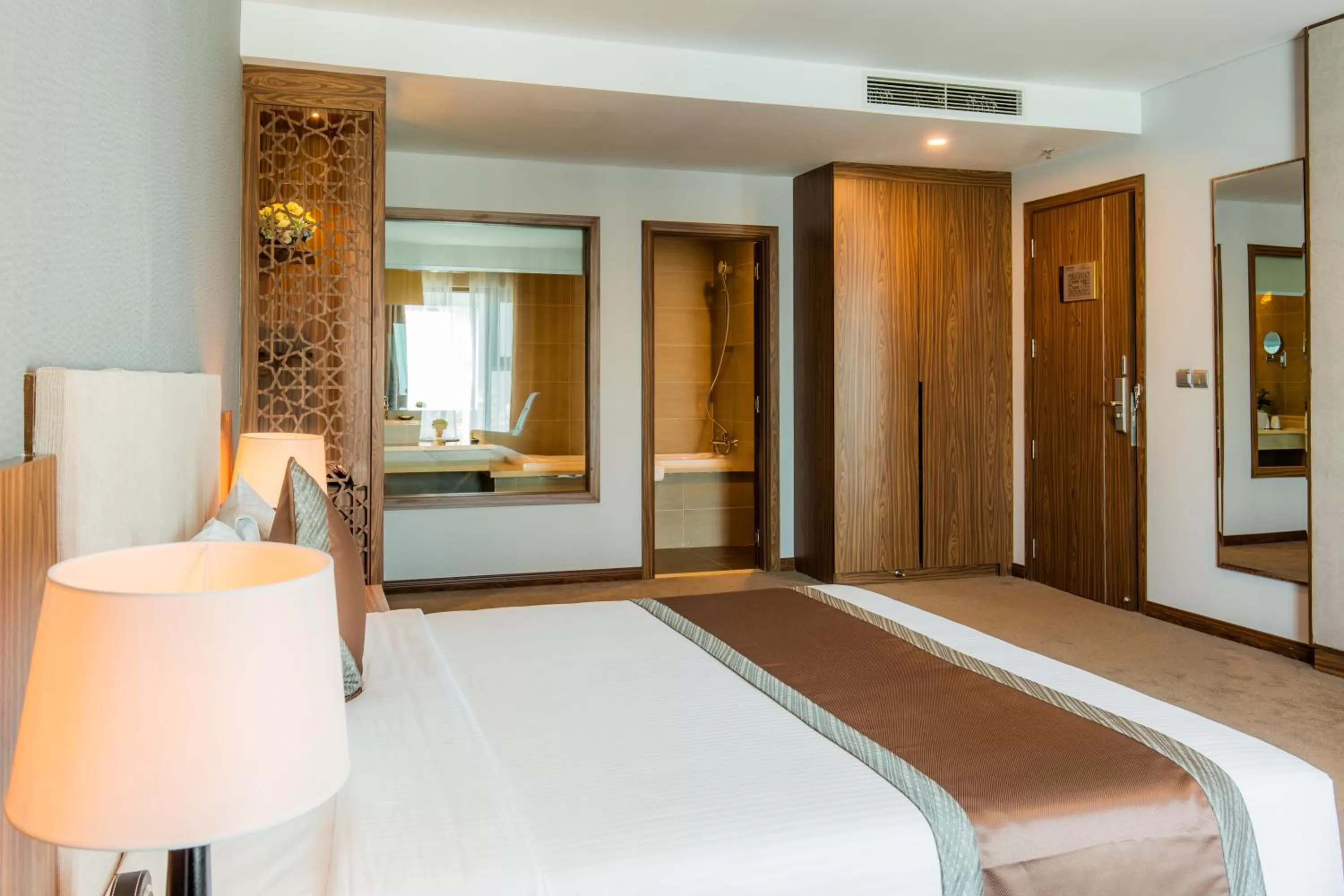 Photo of the whole room, Bed in Muong Thanh Luxury Vien Trieu Nha Trang