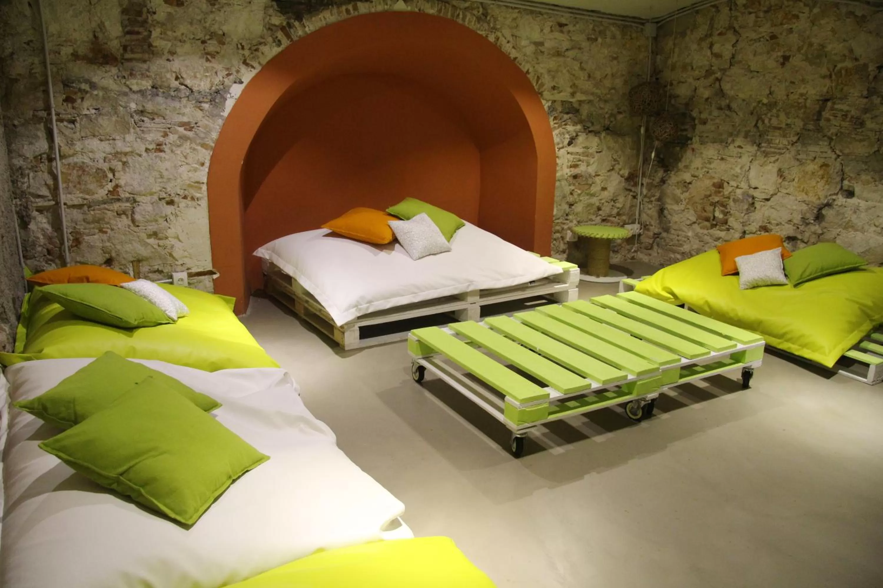 Communal lounge/ TV room, Bed in BcnSportHostels