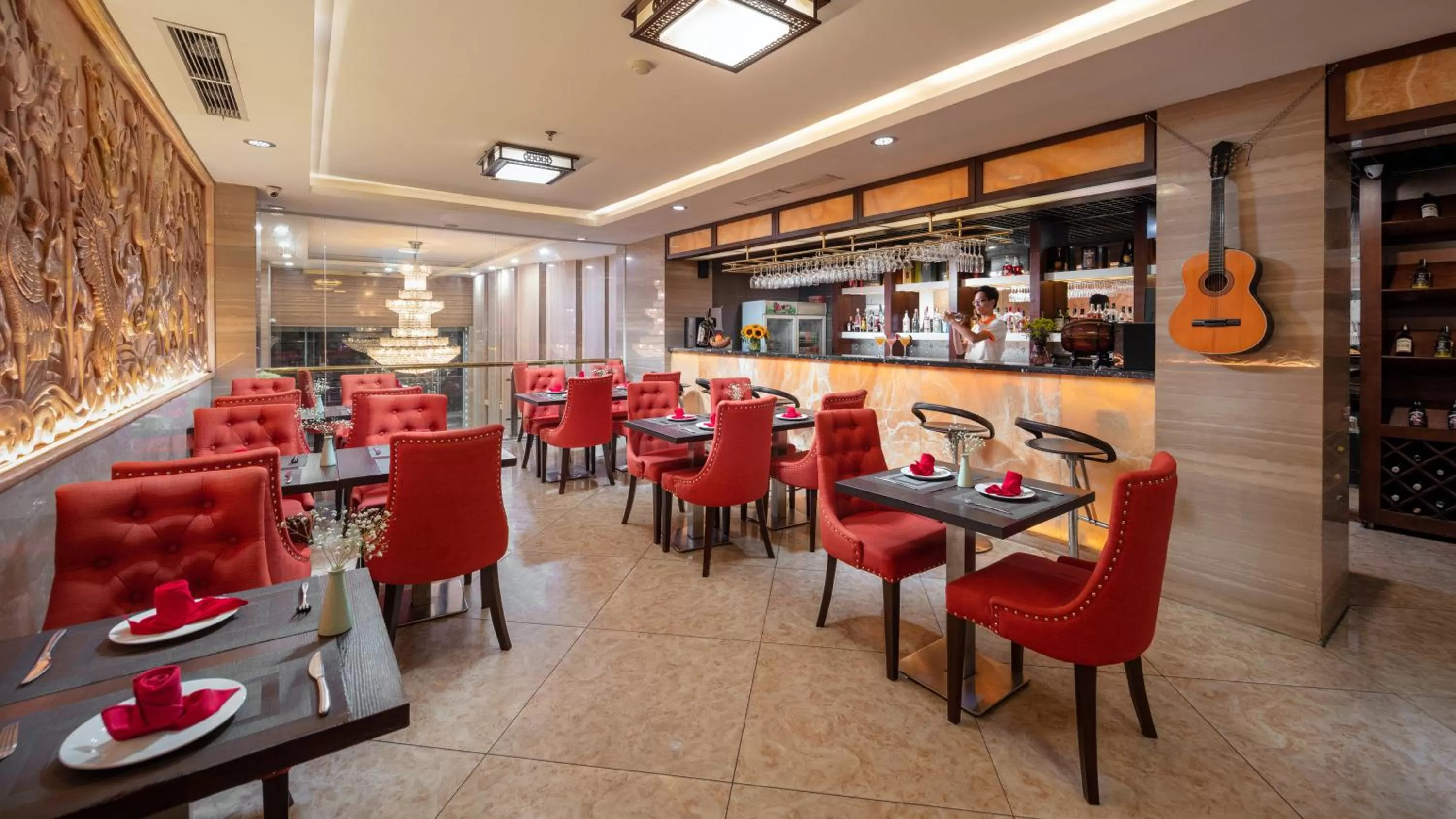 Restaurant/places to eat in Skylark Hotel