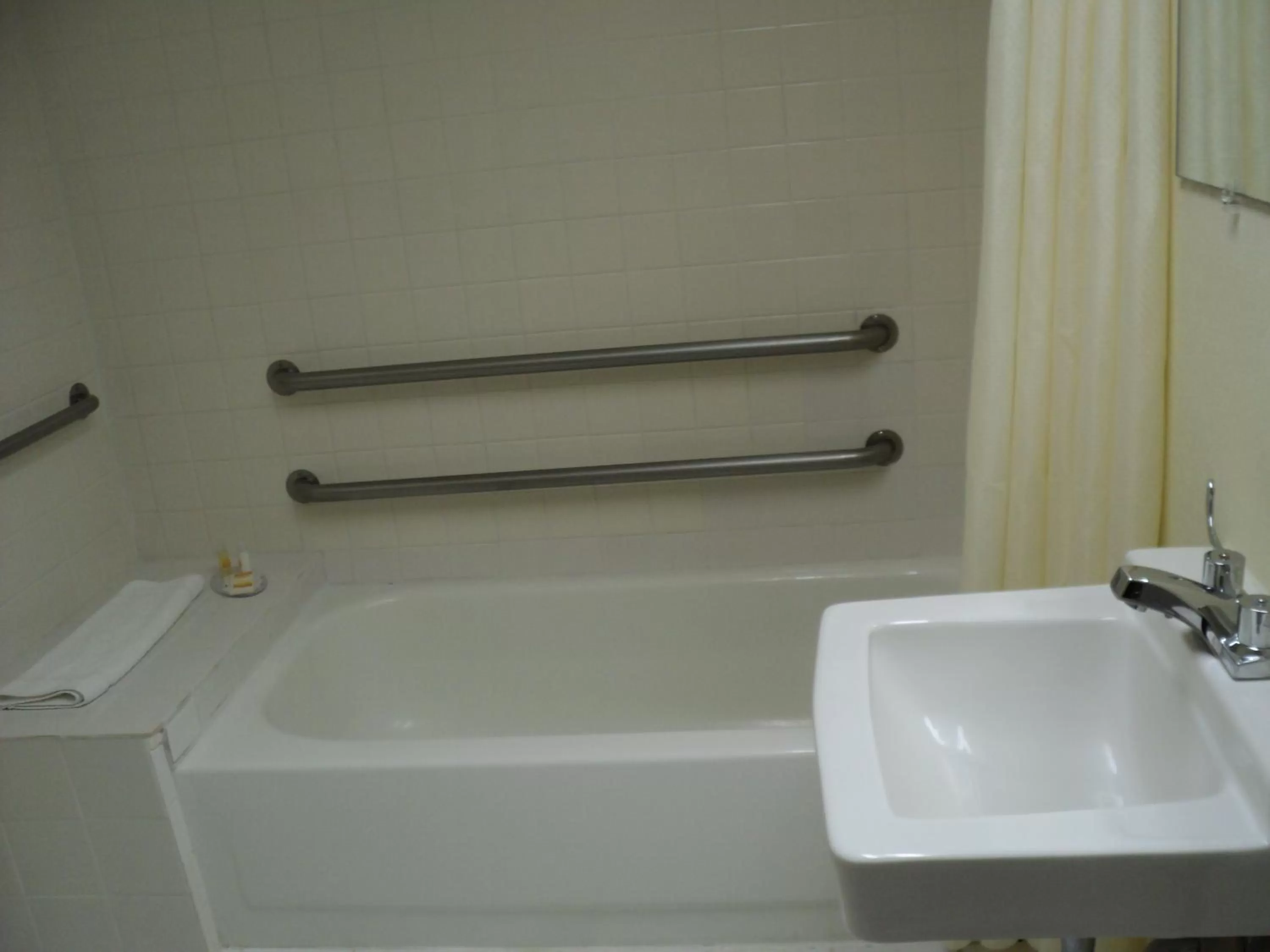 Bathroom in Knights Inn Cleveland GA