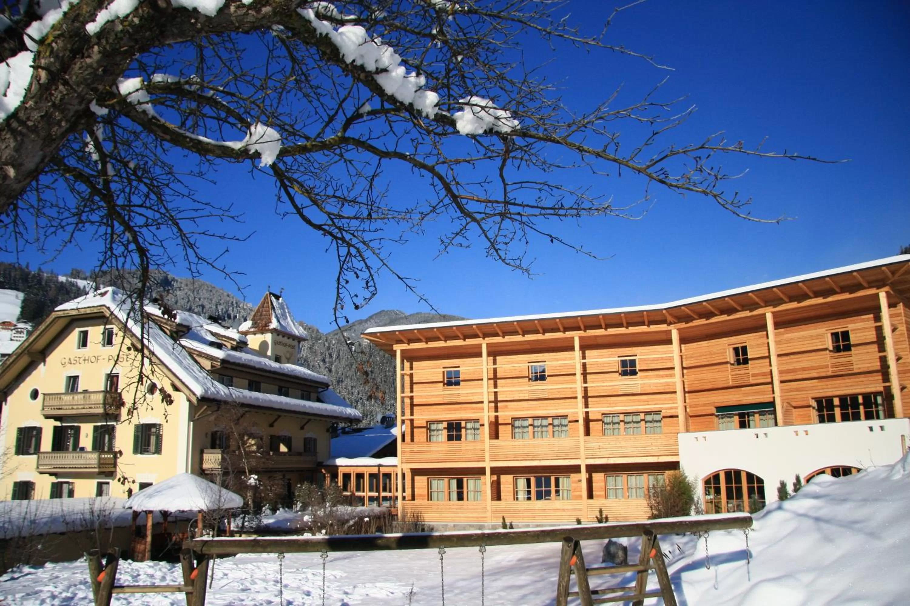 Neighbourhood, Winter in Hotel Ostaria Posta