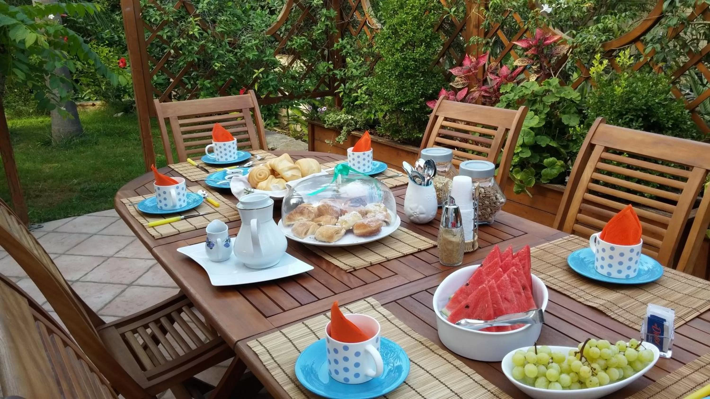 Garden in Il Giardino delle Jacaranda